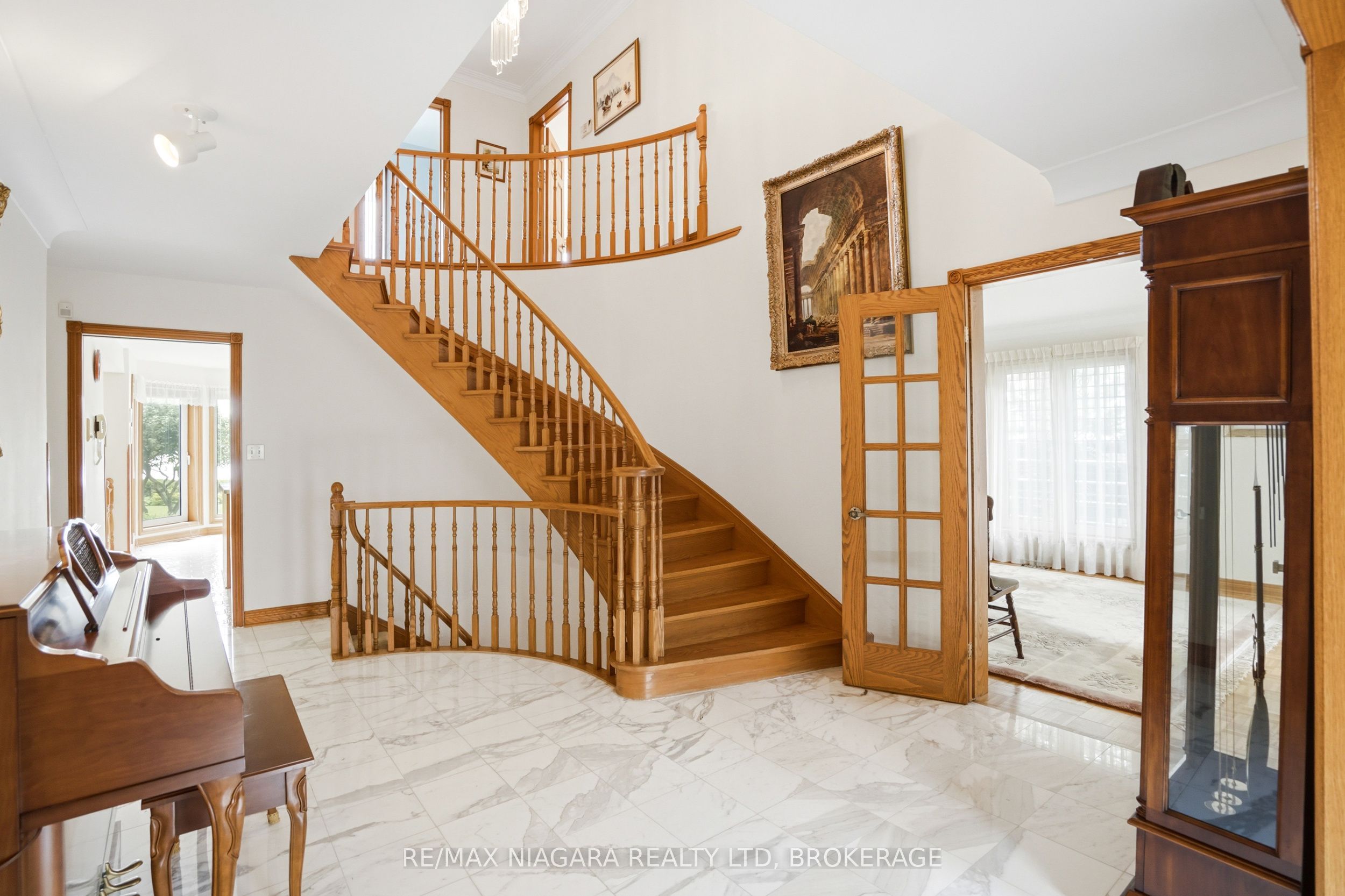599 Lakeshore Road E Property Photo 7