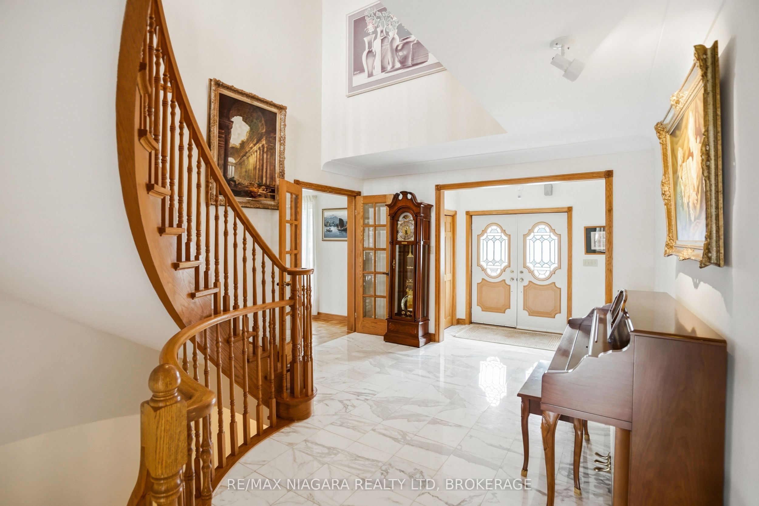 599 Lakeshore Road E Property Photo 8