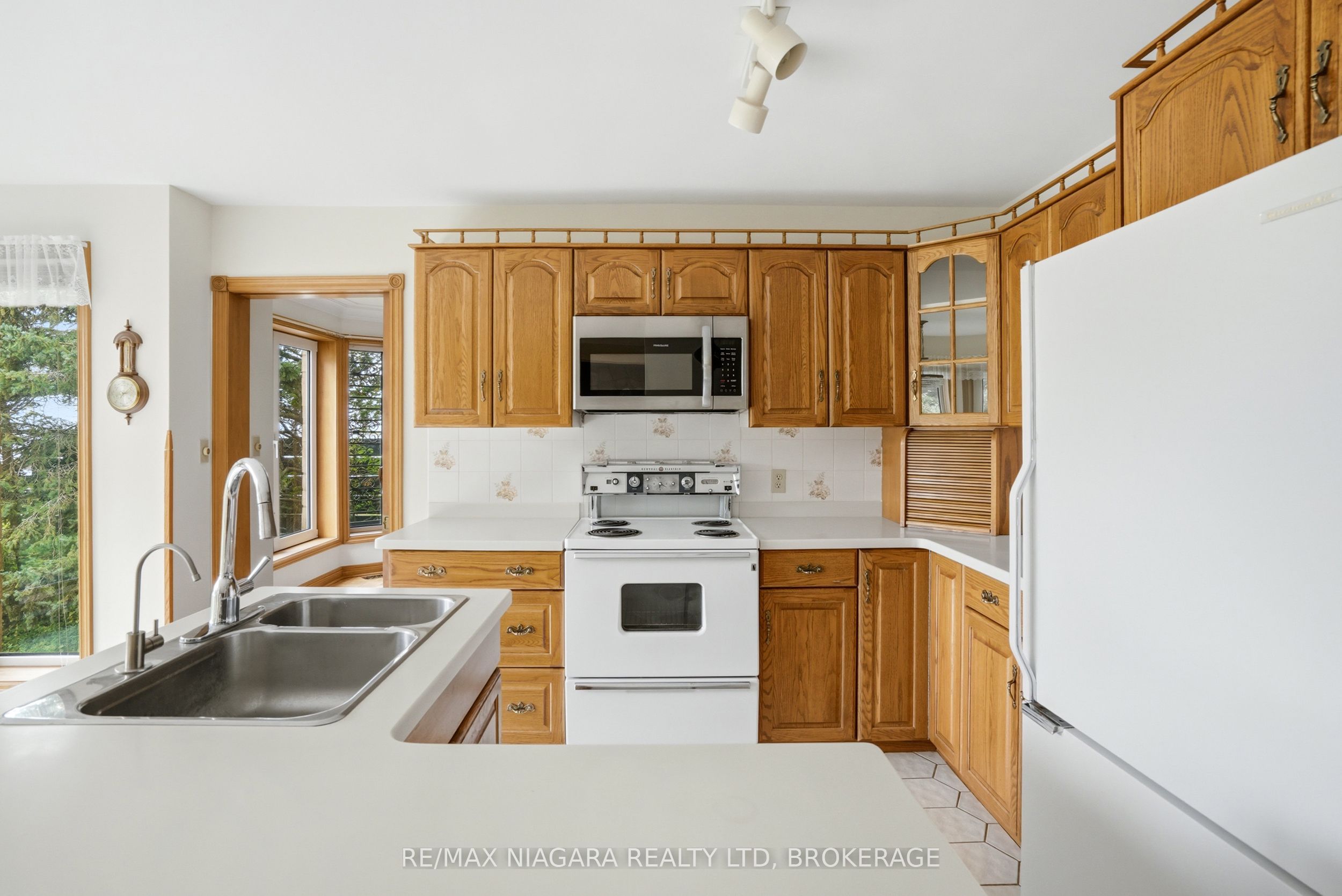 599 Lakeshore Road E Property Photo 10