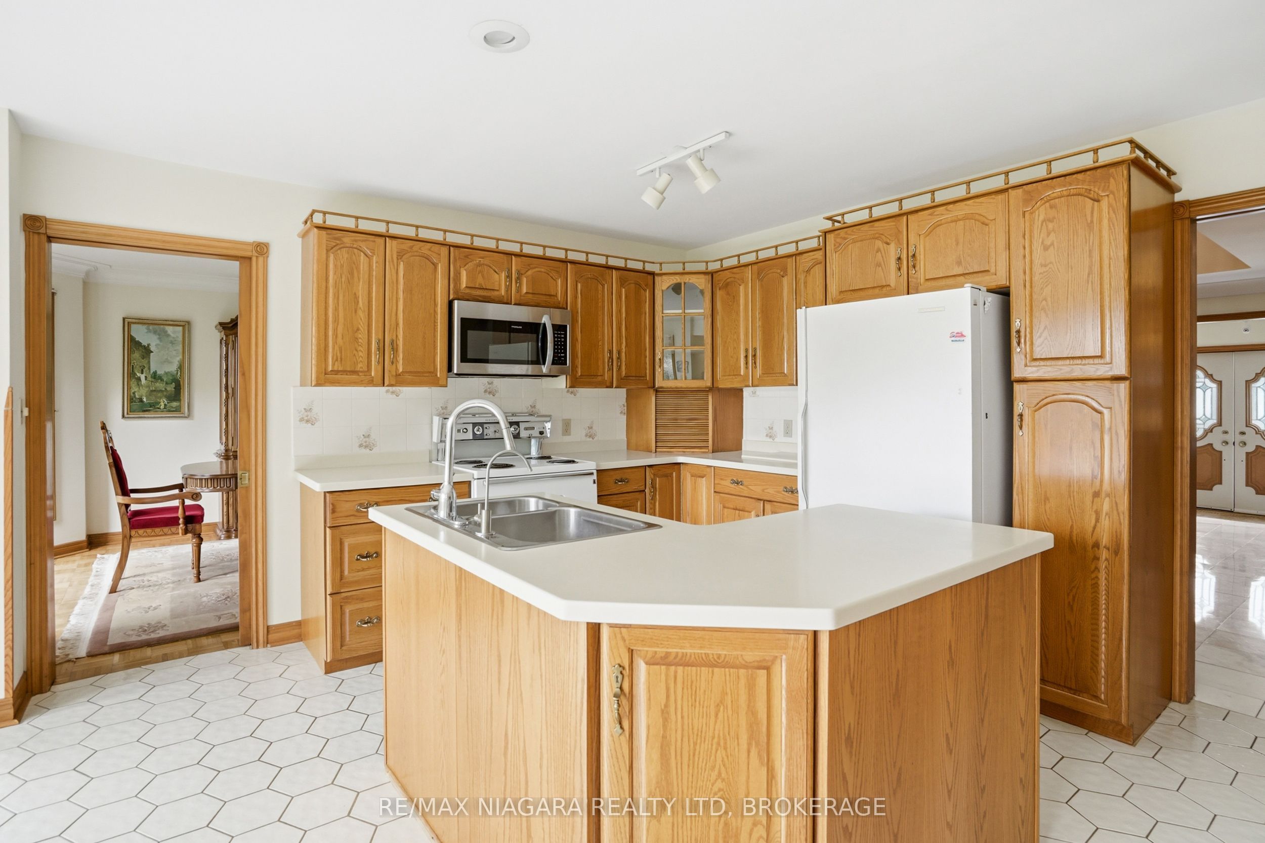 599 Lakeshore Road E Property Photo 12
