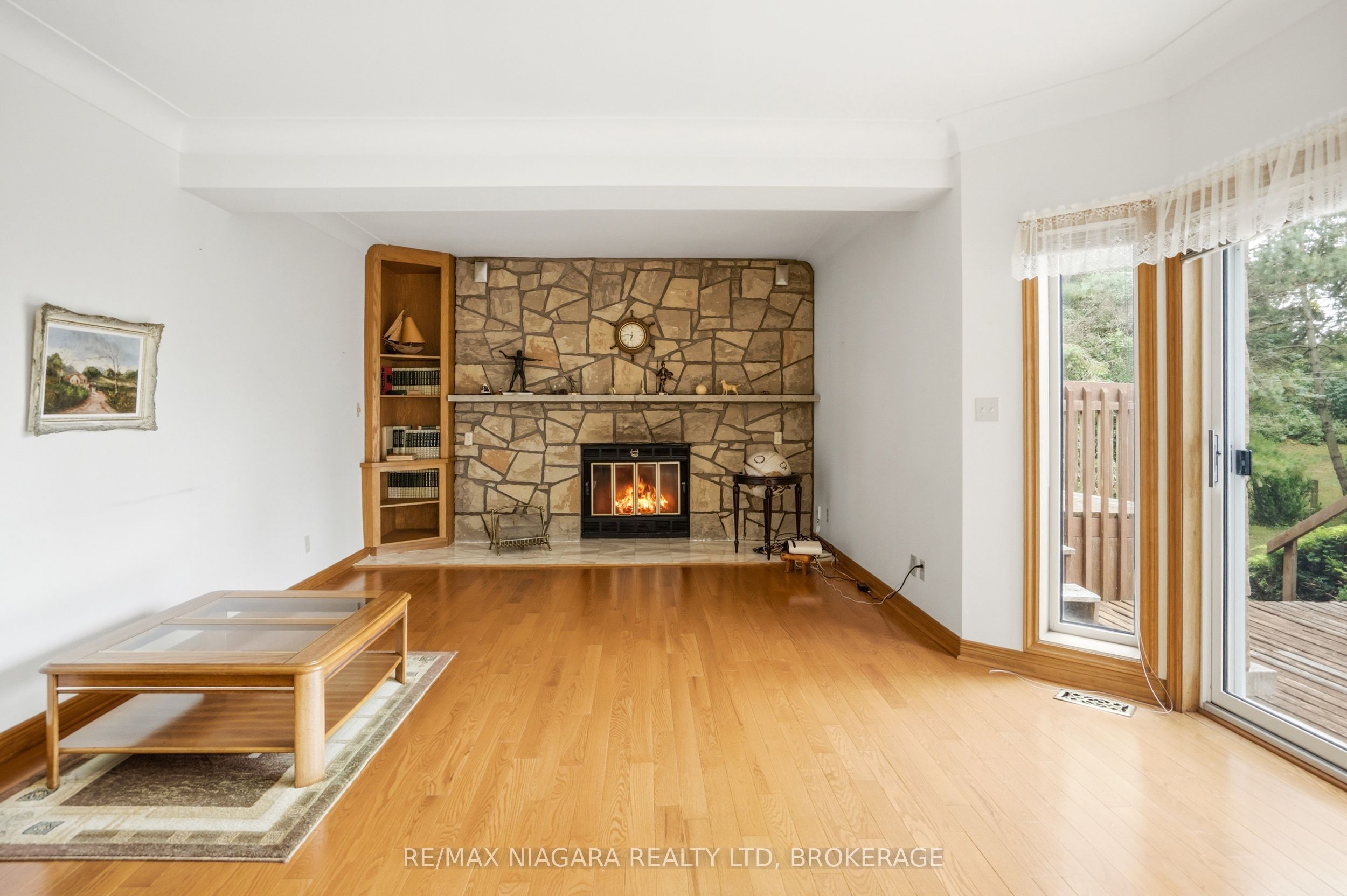 599 Lakeshore Road E Property Photo 13