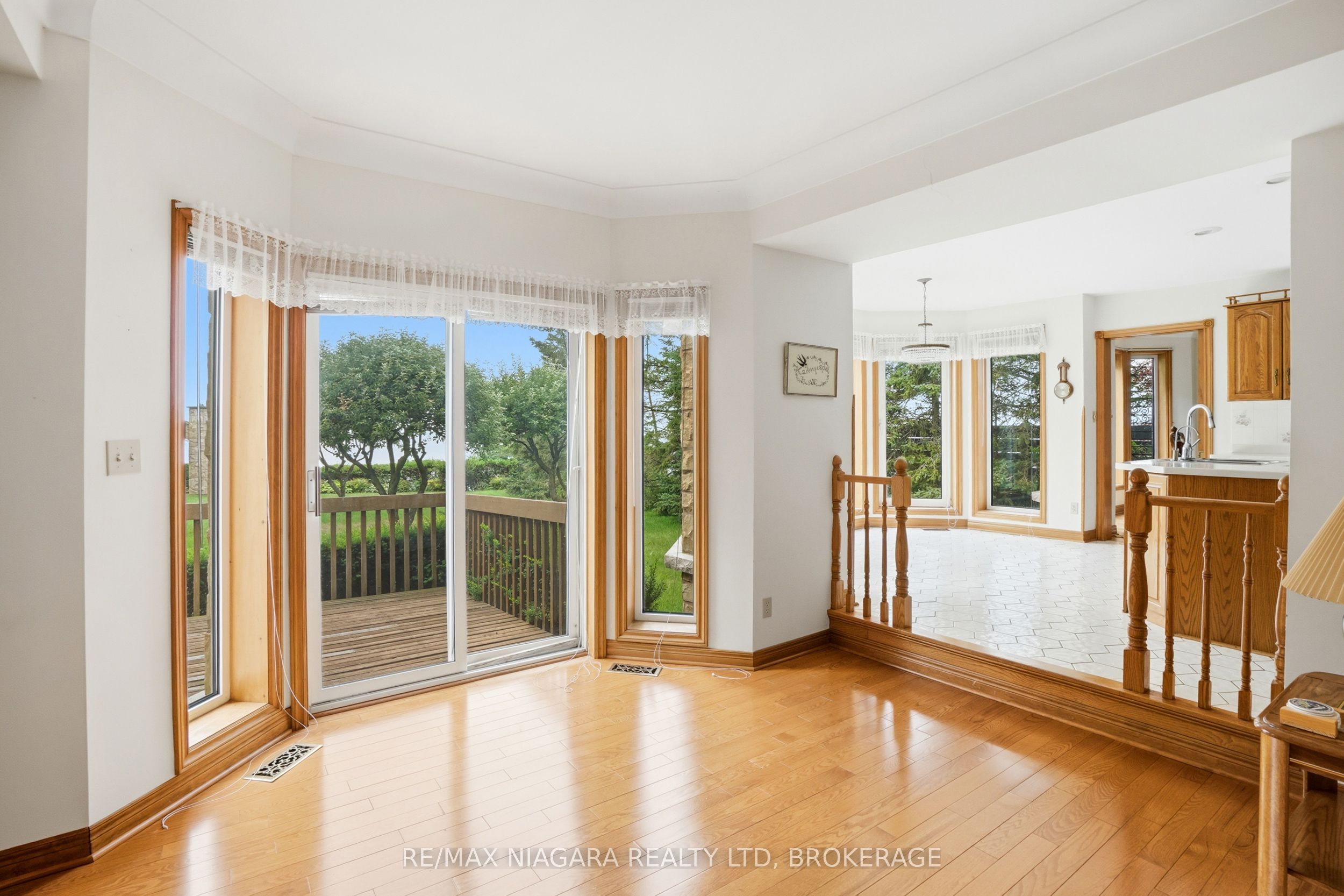 599 Lakeshore Road E Property Photo 14