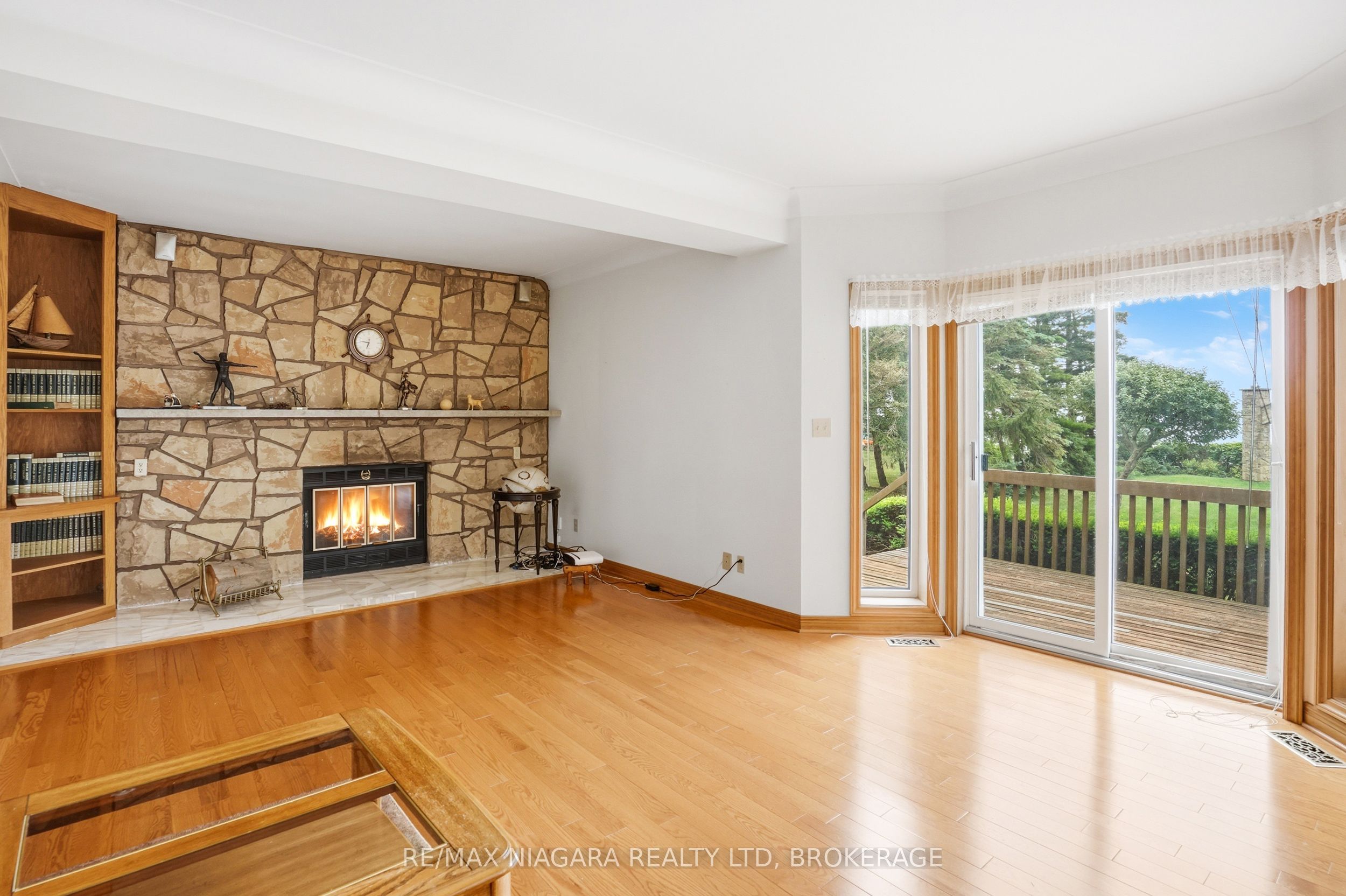 599 Lakeshore Road E Property Photo 15