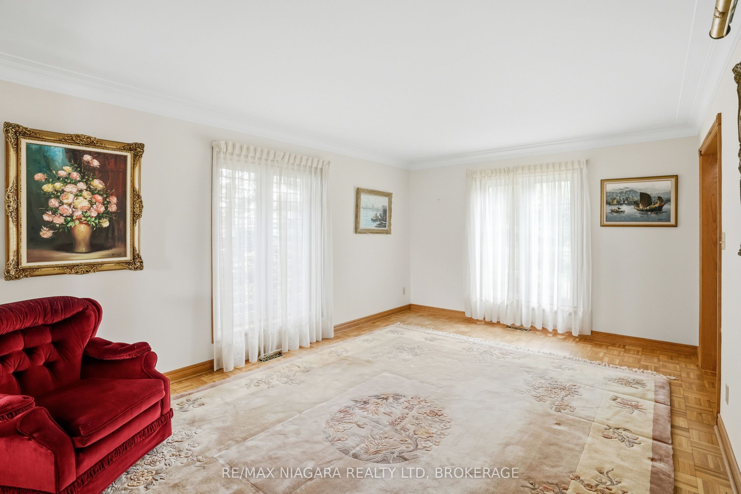 599 Lakeshore Road E Property Photo 17