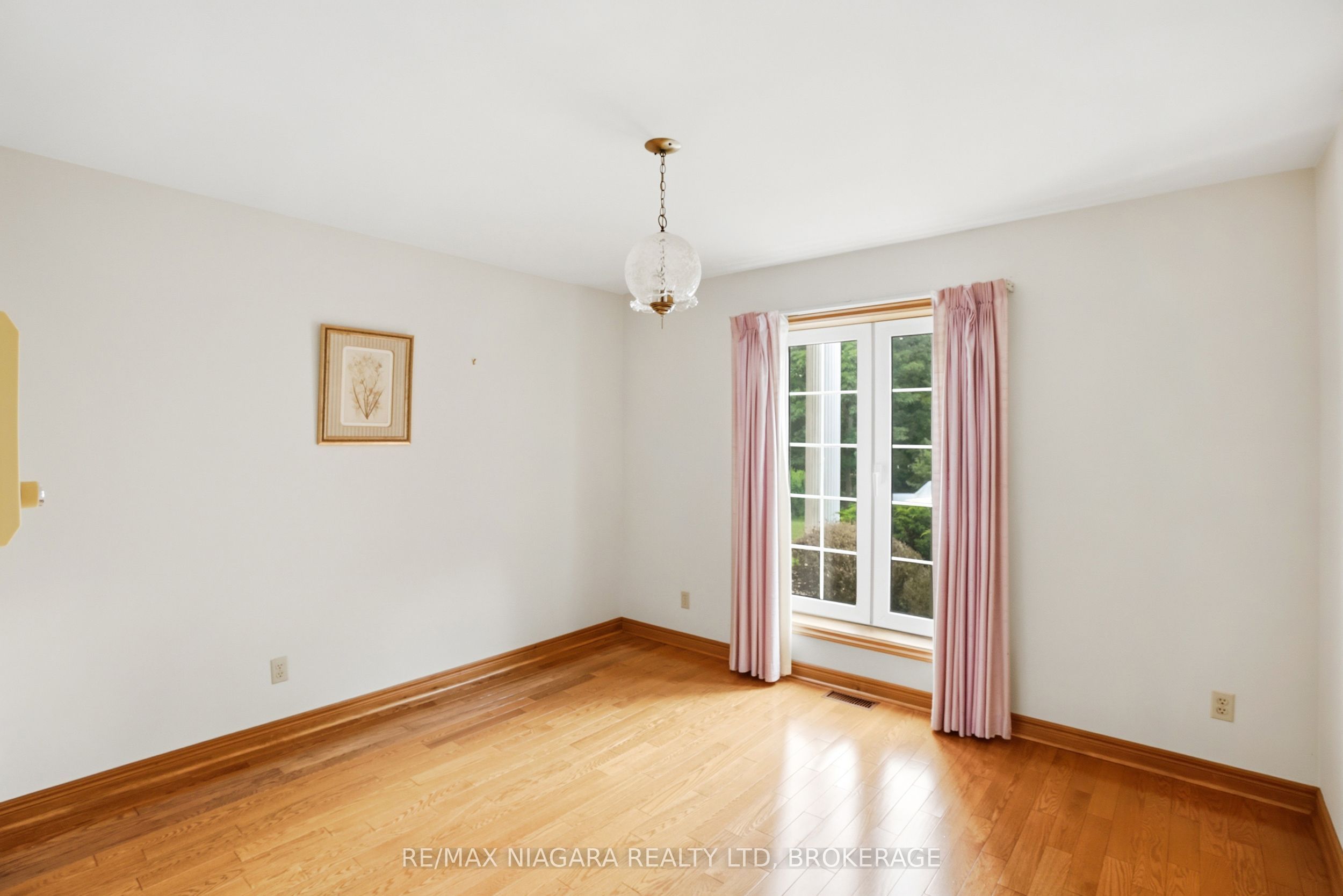 599 Lakeshore Road E Property Photo 19