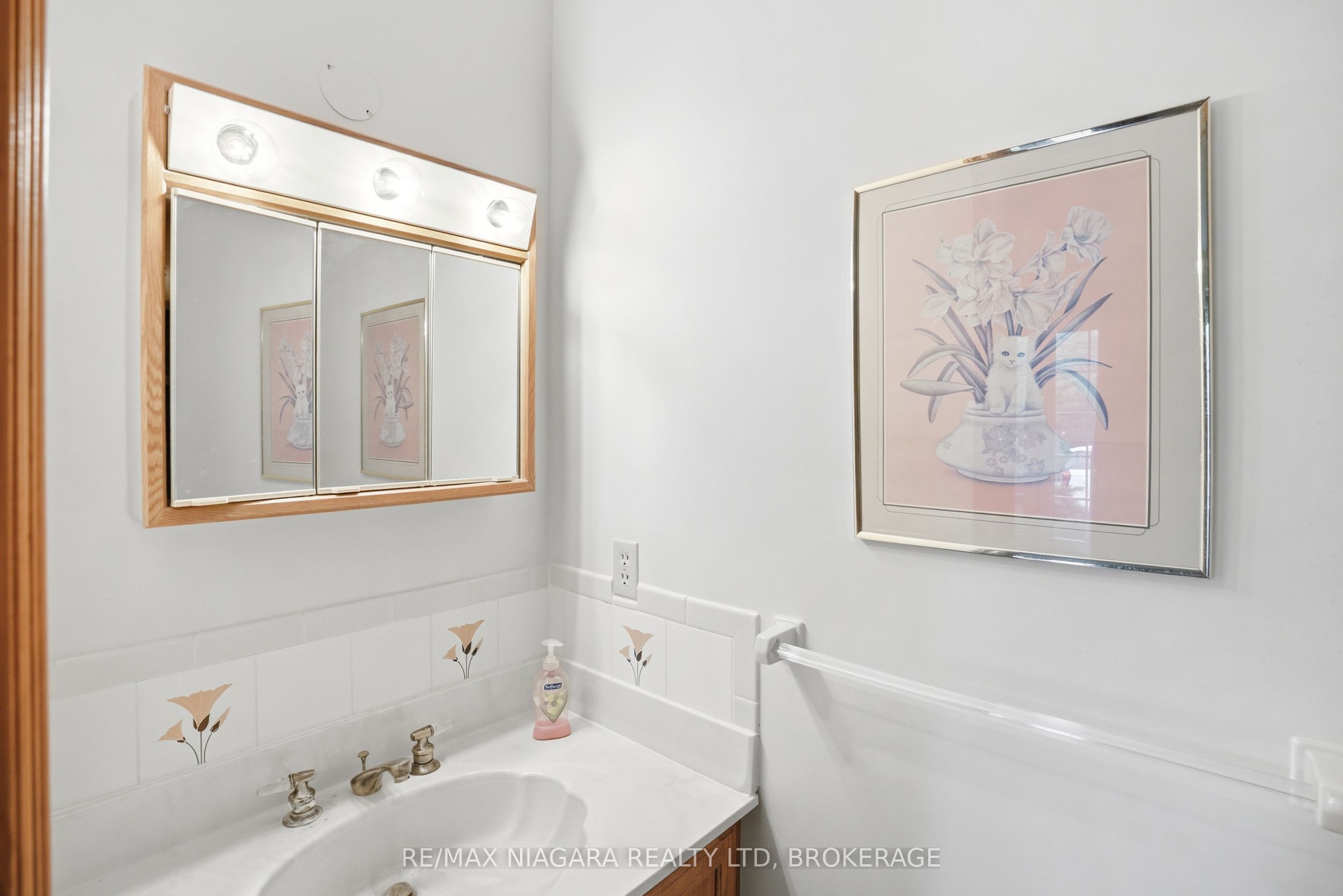 599 Lakeshore Road E Property Photo 20