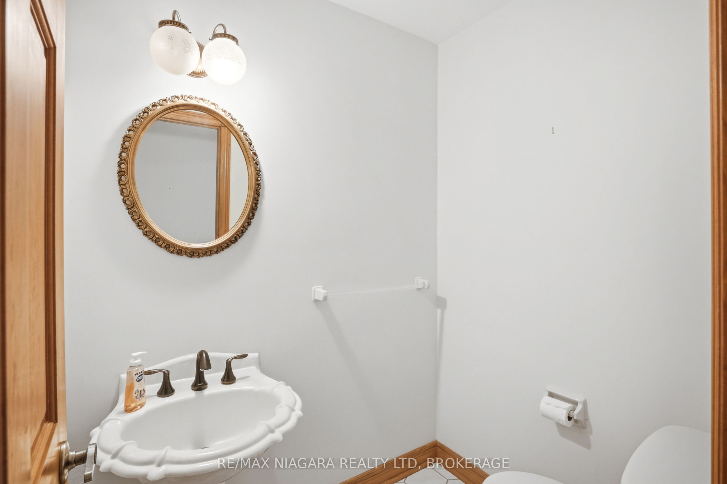 599 Lakeshore Road E Property Photo 21
