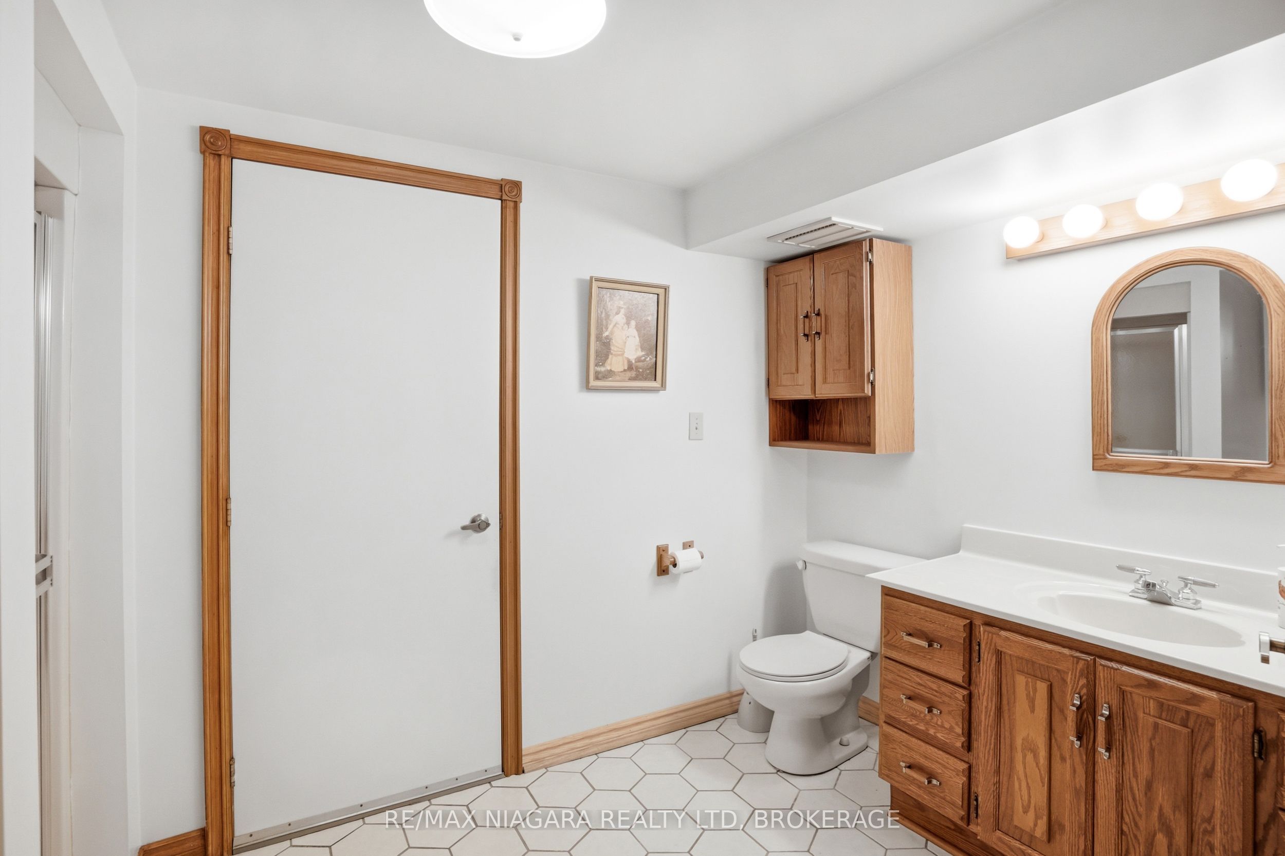 599 Lakeshore Road E Property Photo 23