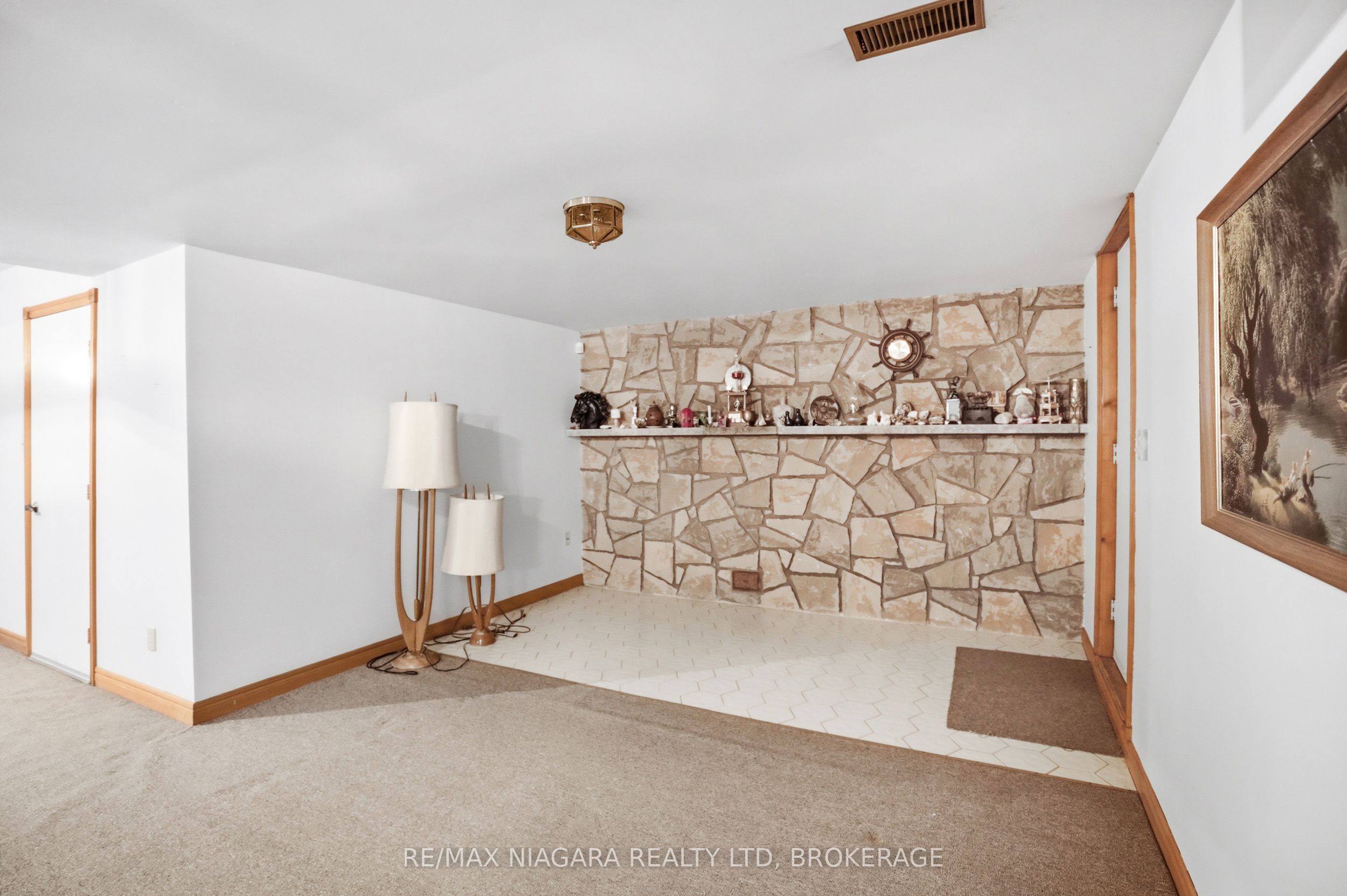 599 Lakeshore Road E Property Photo 25