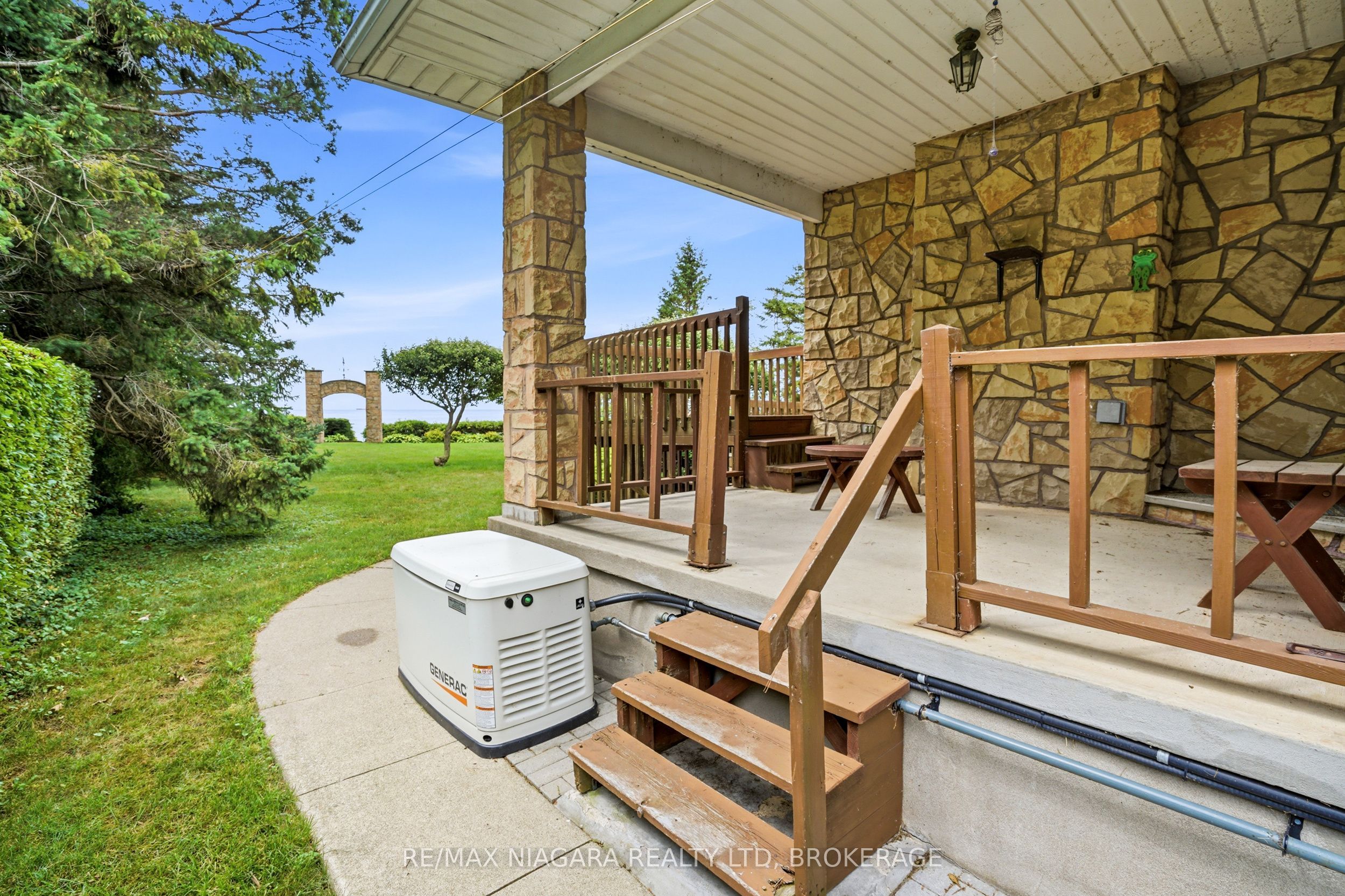 599 Lakeshore Road E Property Photo 39