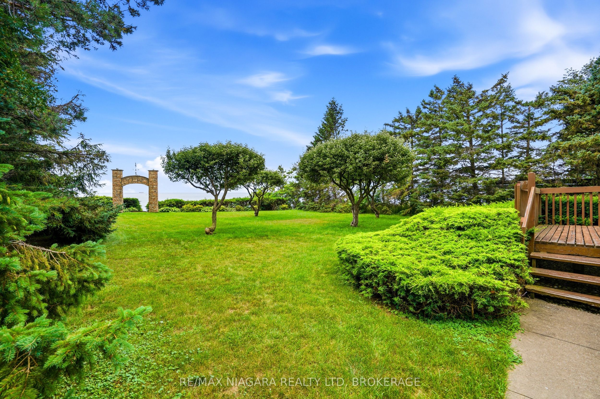 599 Lakeshore Road E Property Photo 40