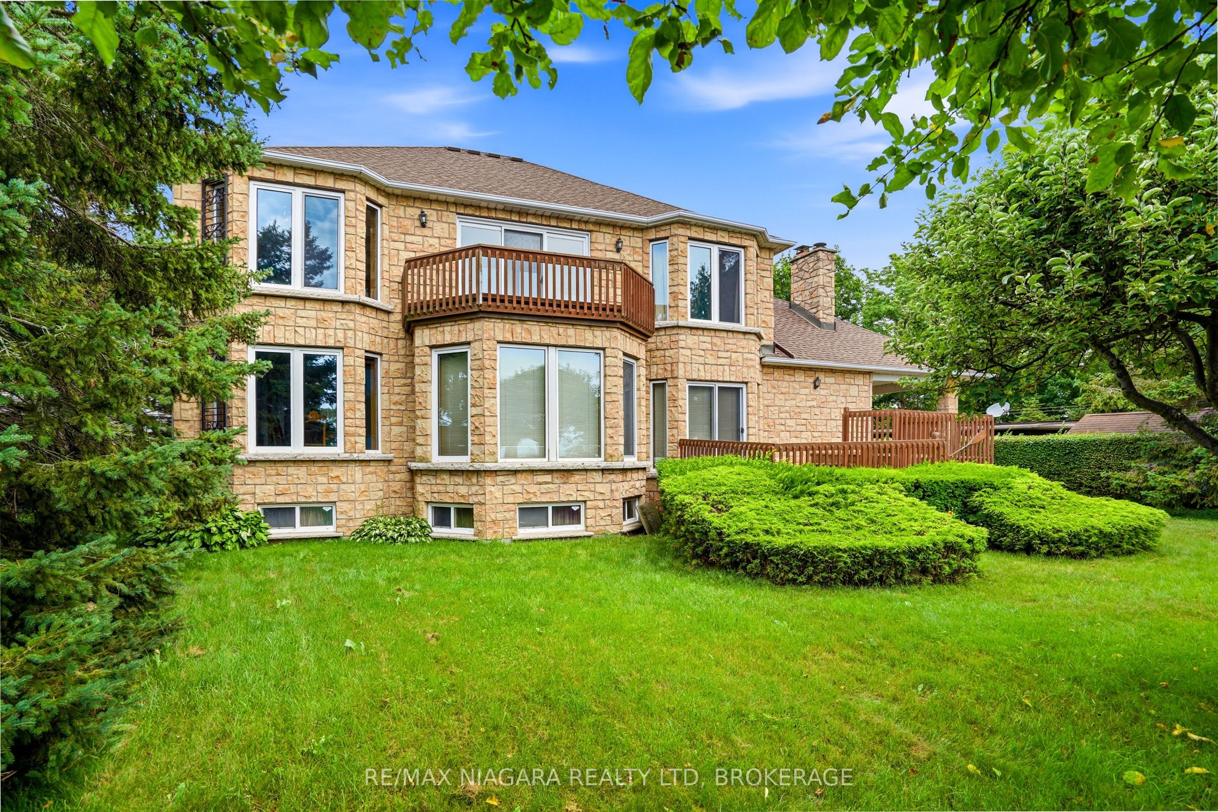 599 Lakeshore Road E Property Photo 43