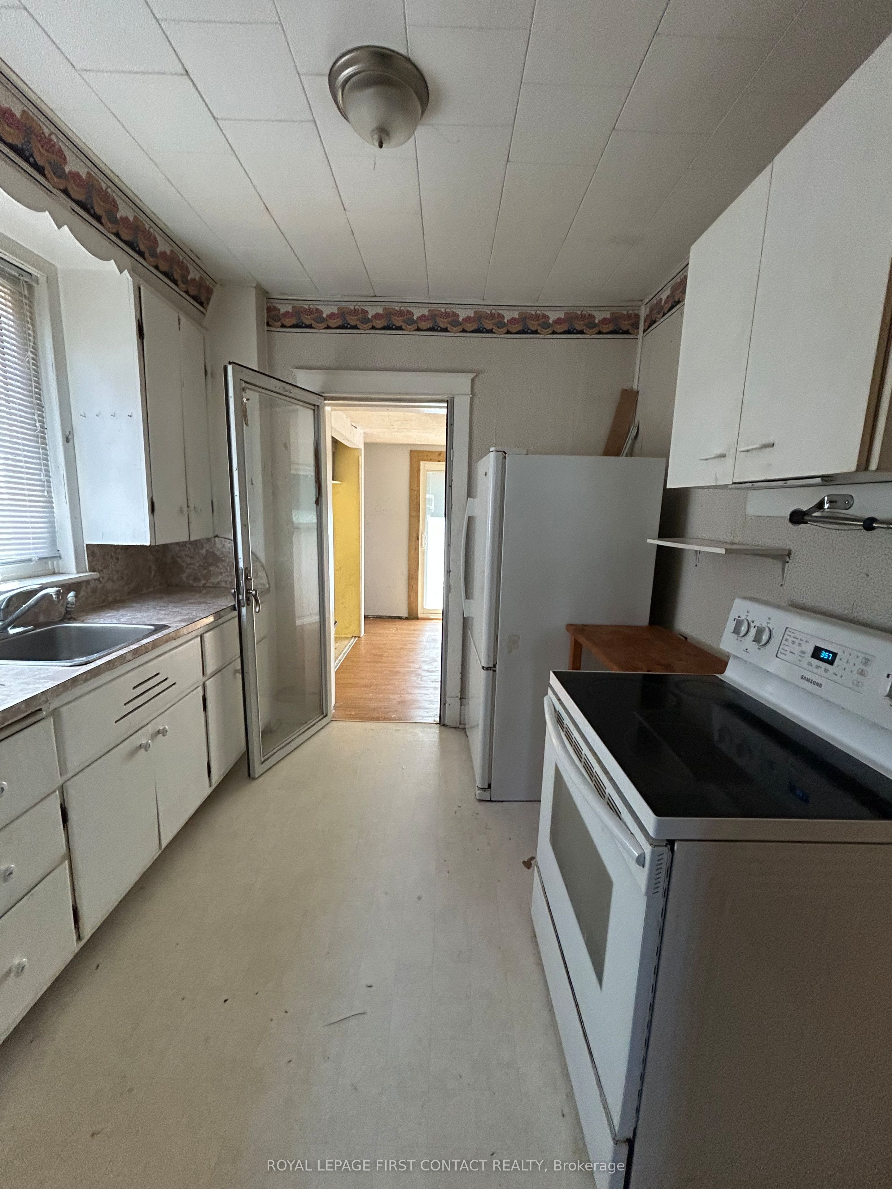 1068 1st A Avenue W Property Photo 6