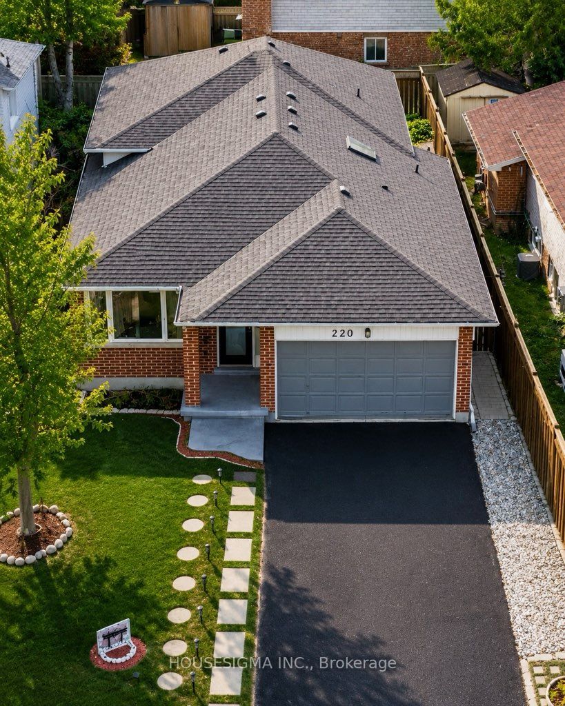 220 Killarney Grove Property Photo 2