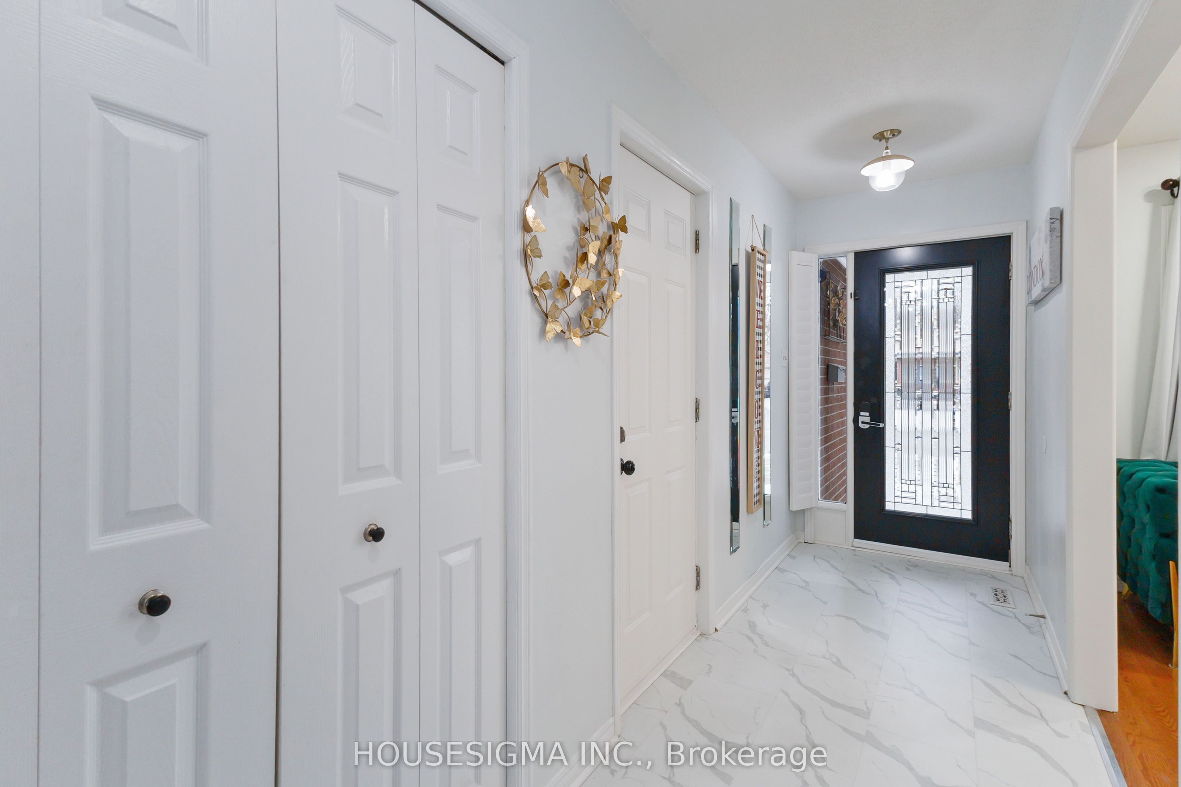 220 Killarney Grove Property Photo 3