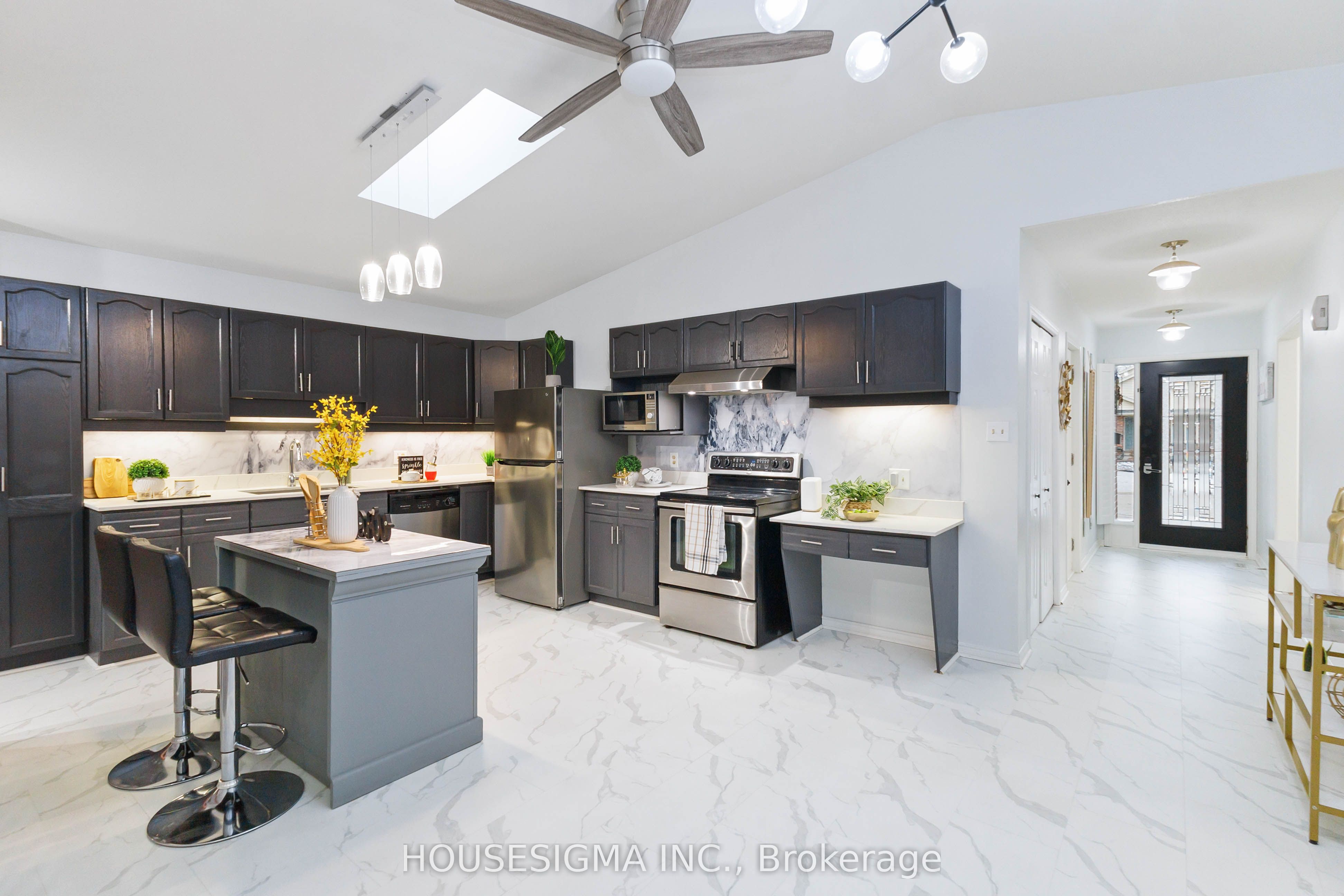 220 Killarney Grove Property Photo 8