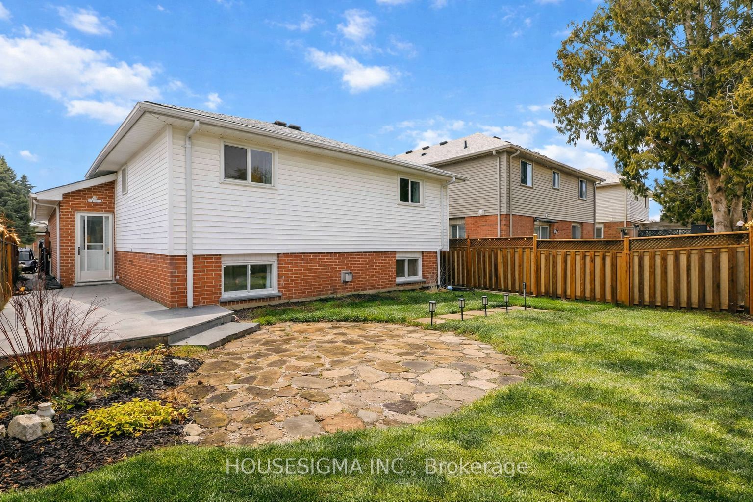220 Killarney Grove Property Photo 28