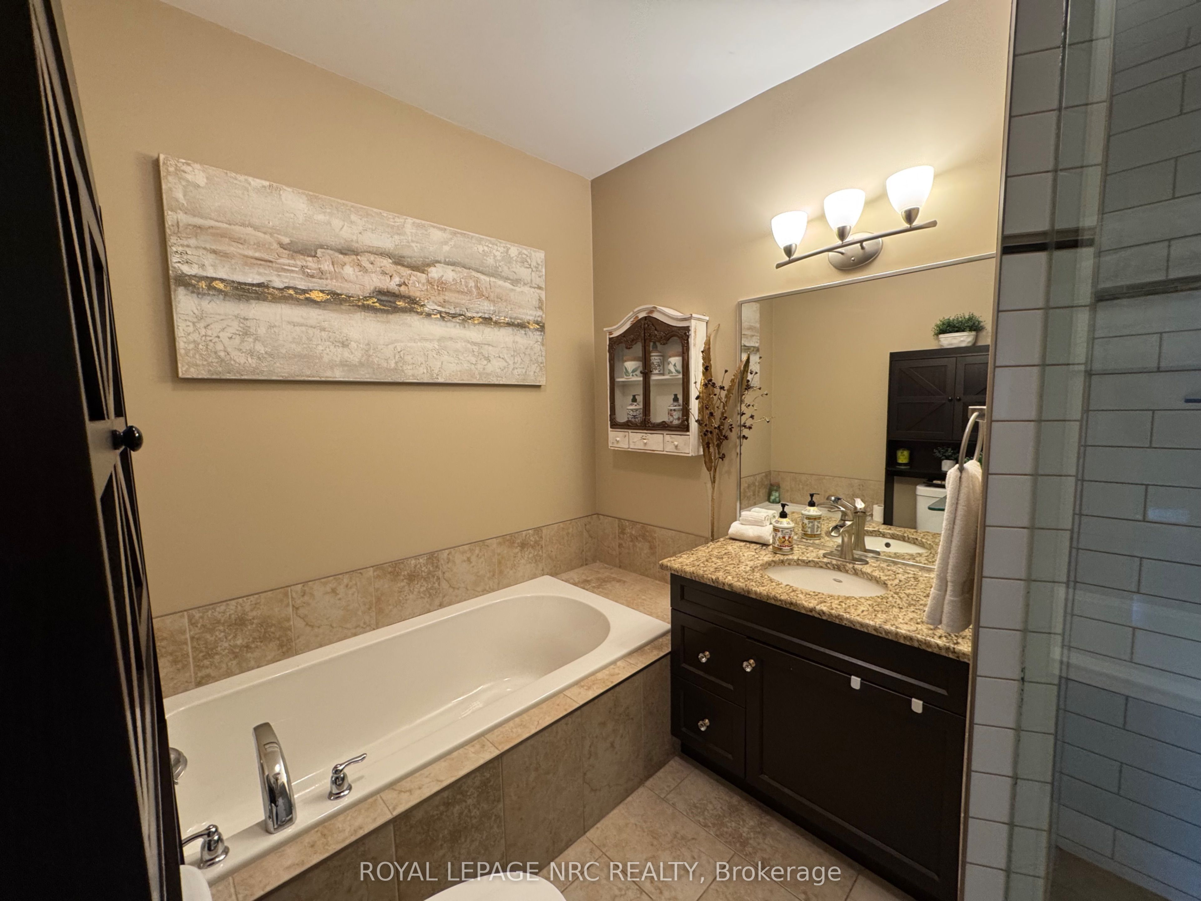 6186 Dorchester Road 2 Property Photo 15