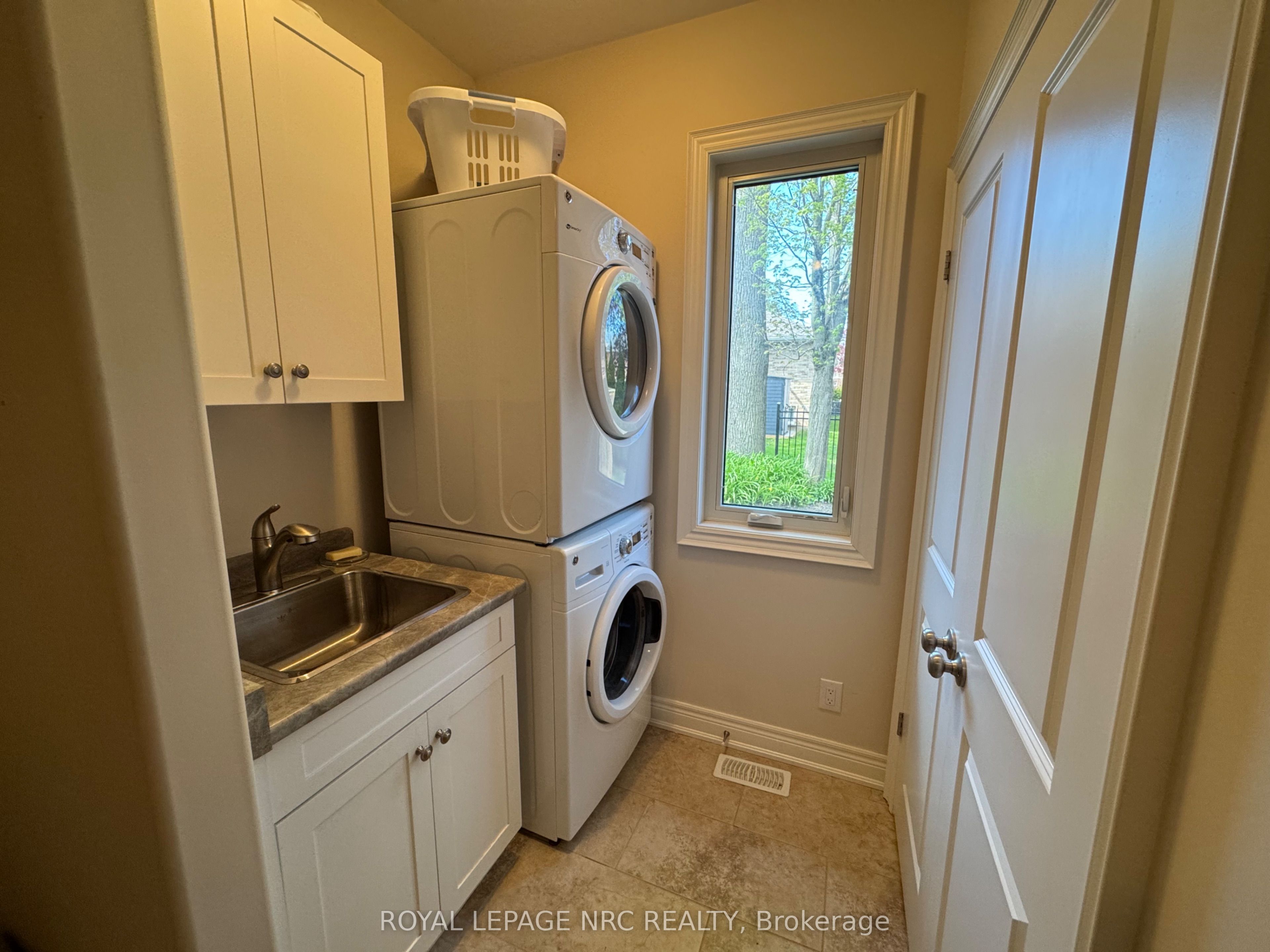 6186 Dorchester Road 2 Property Photo 17