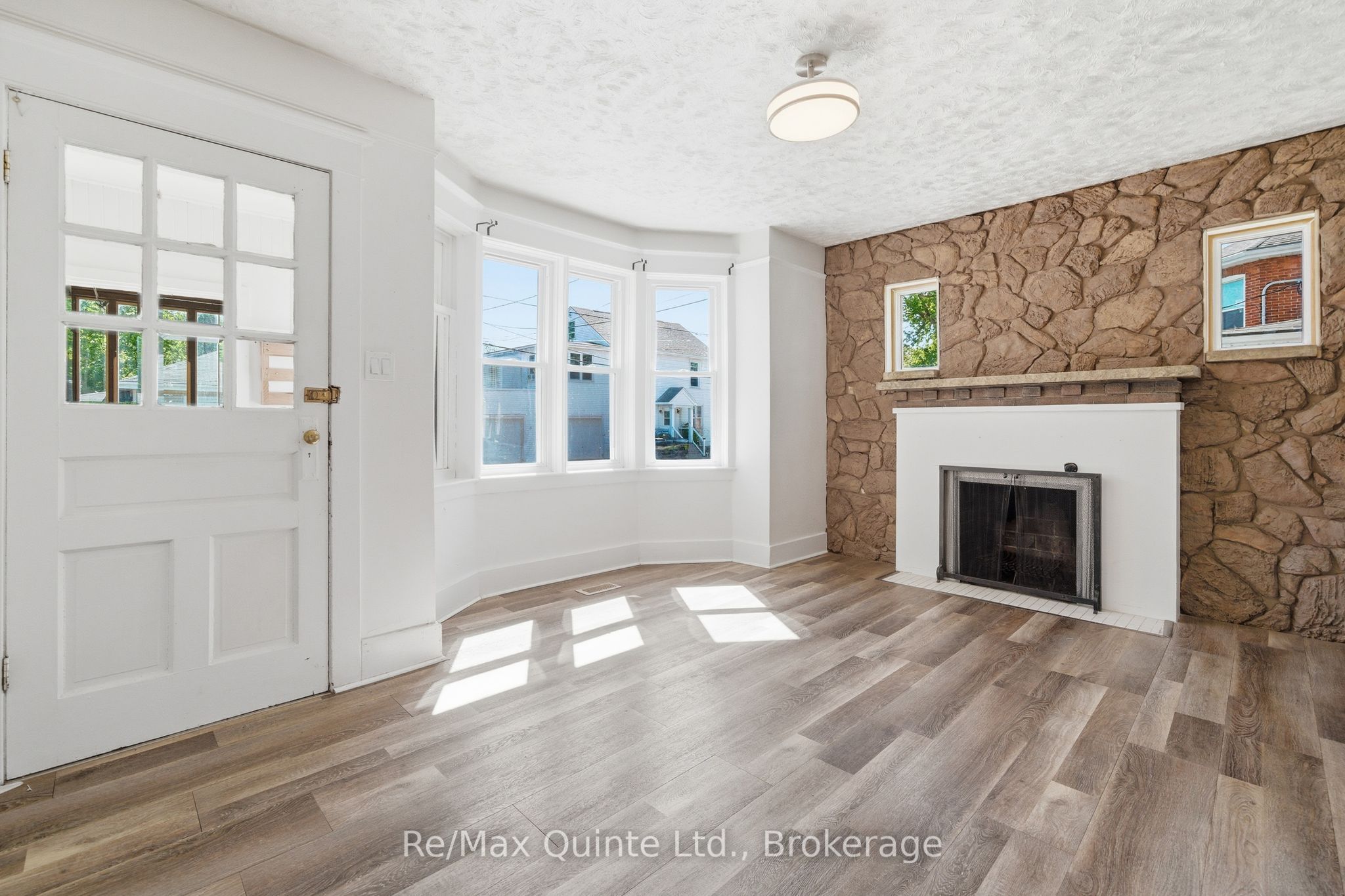 8 Dunbar Street Property Photo 10