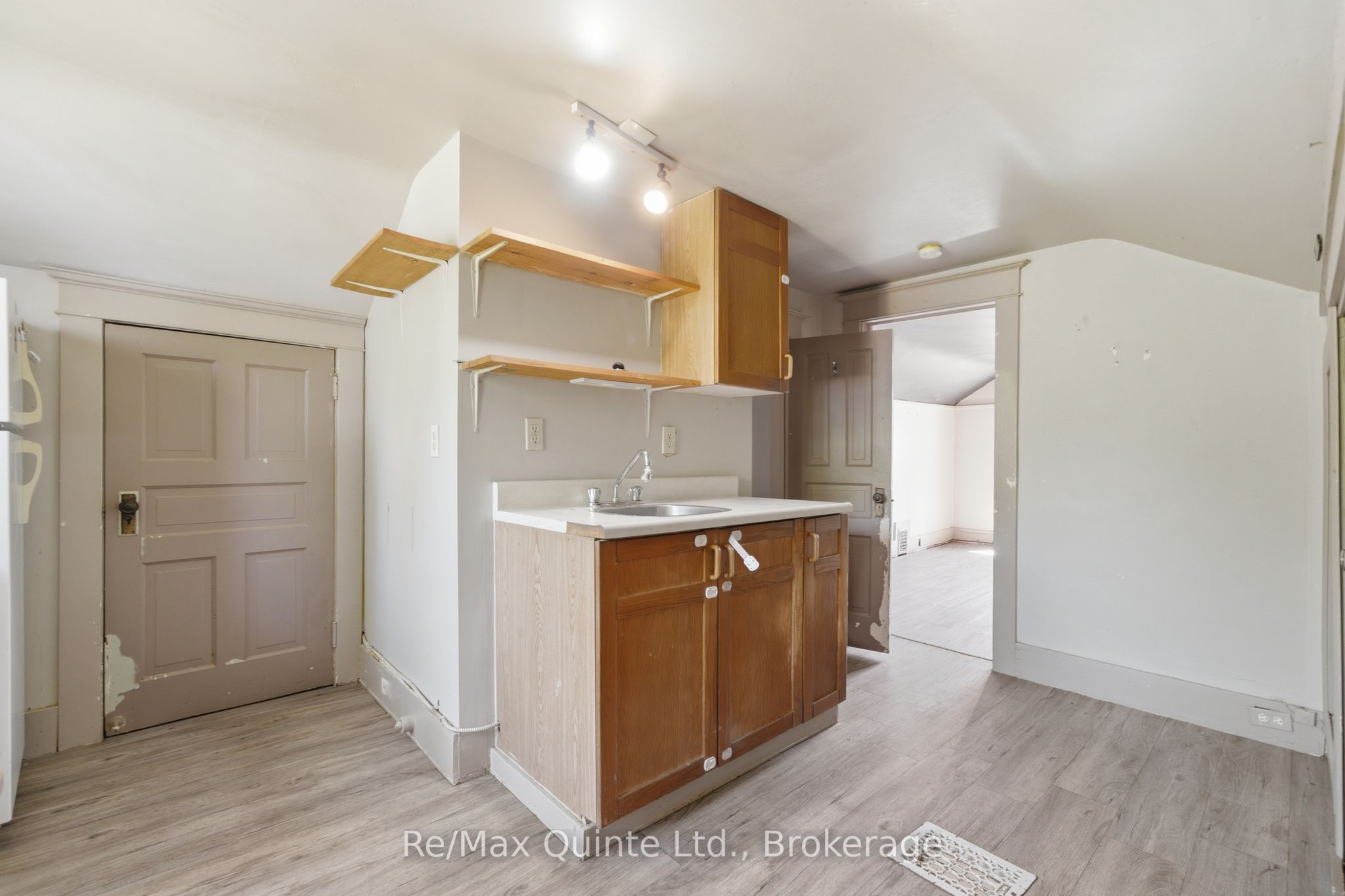 8 Dunbar Street Property Photo 26