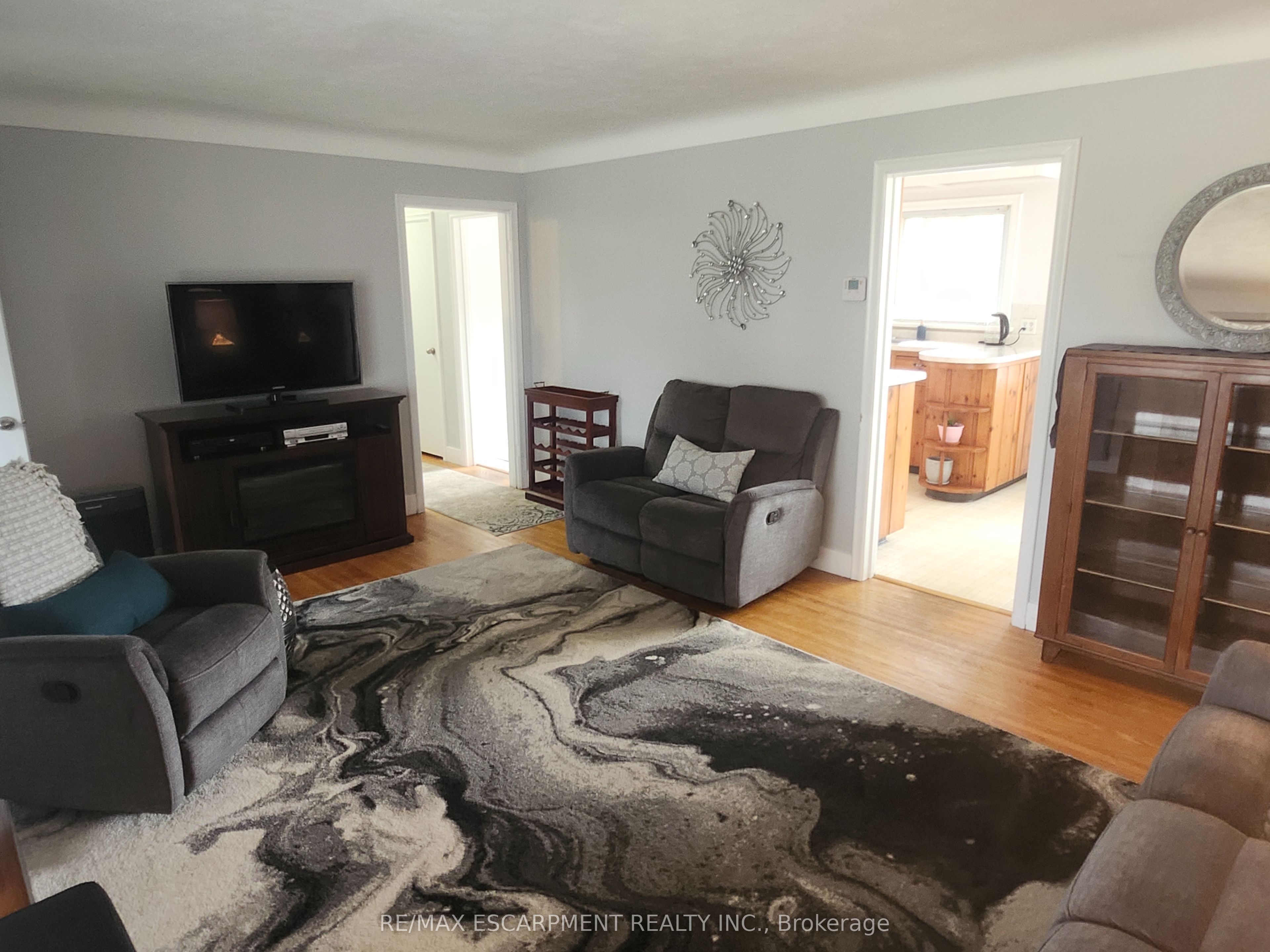 6142 Scott Street Property Photo 6