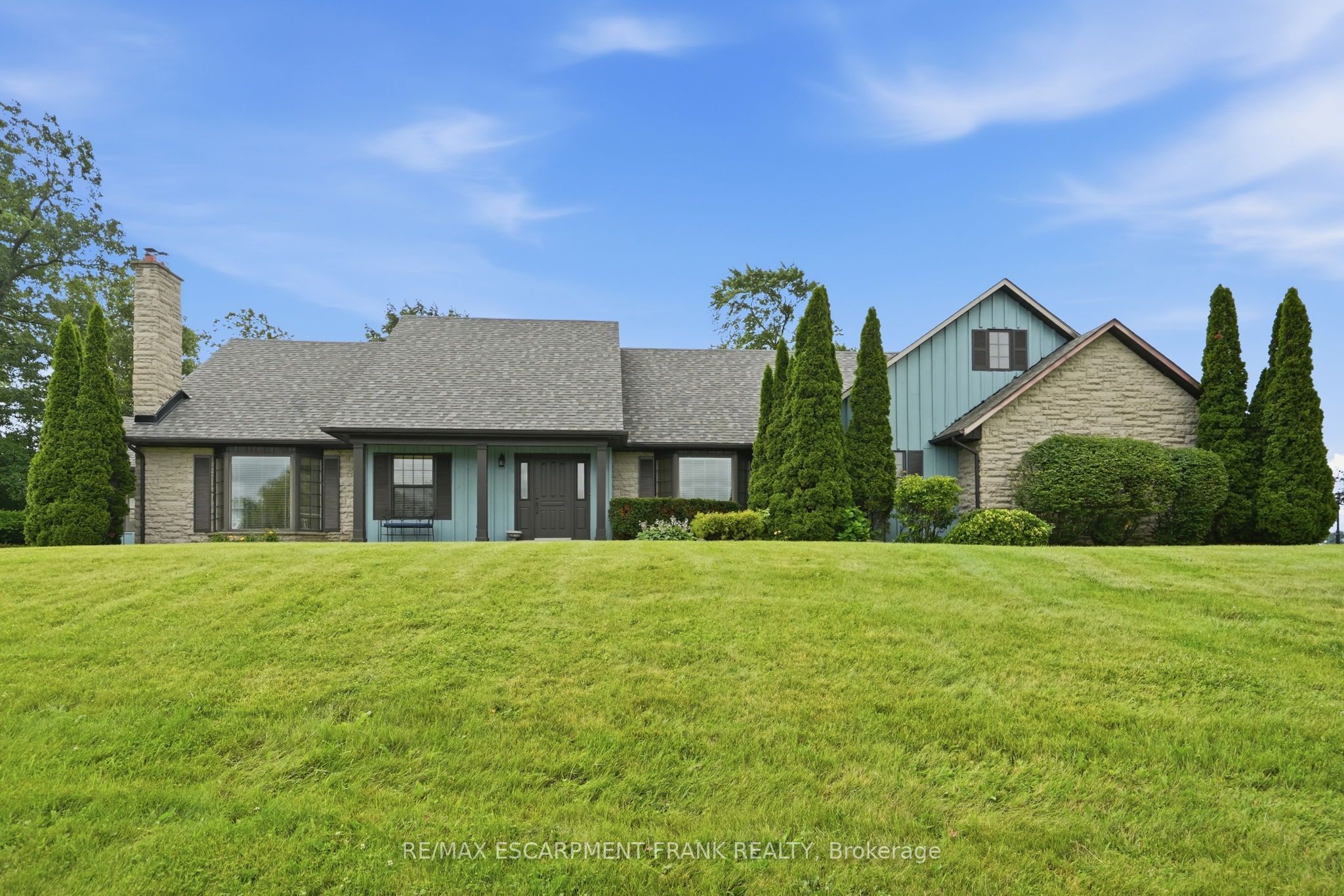 1046 Book Road W Property Photo 2
