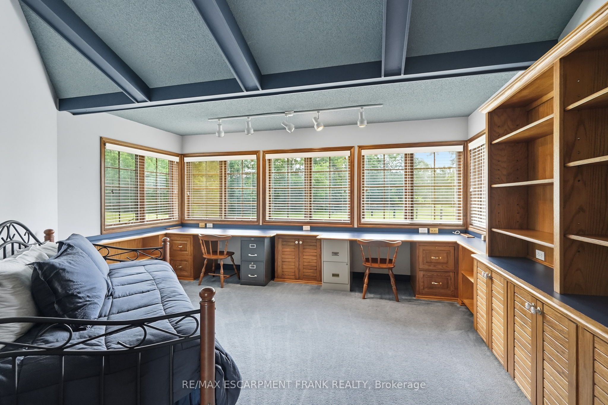 1046 Book Road W Property Photo 16
