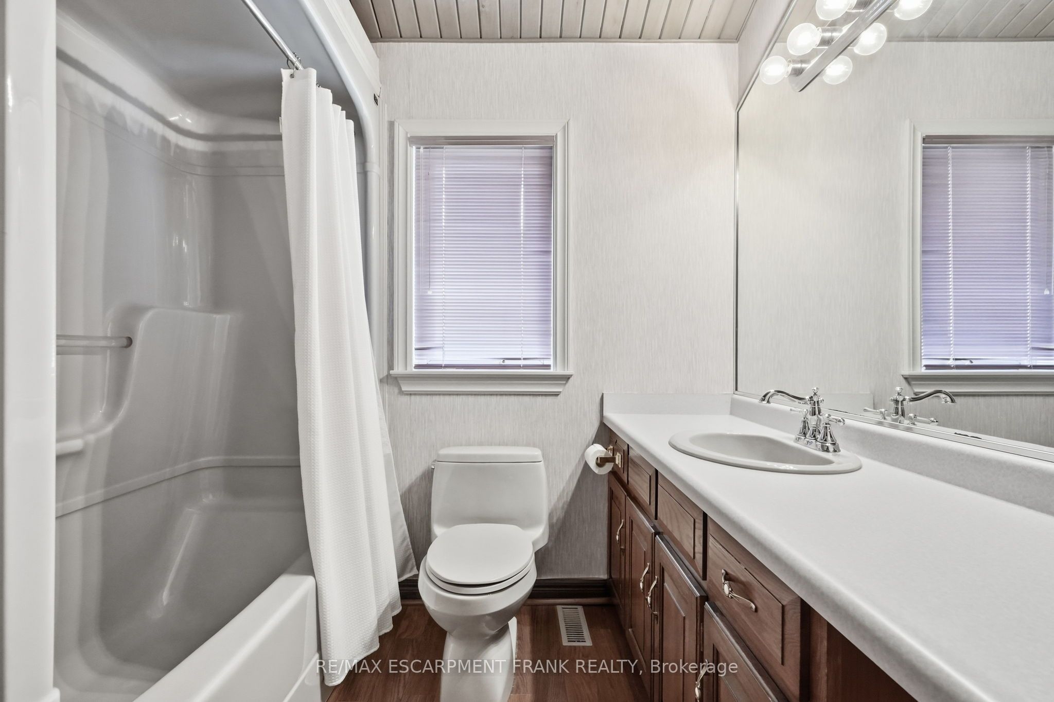 1046 Book Road W Property Photo 17