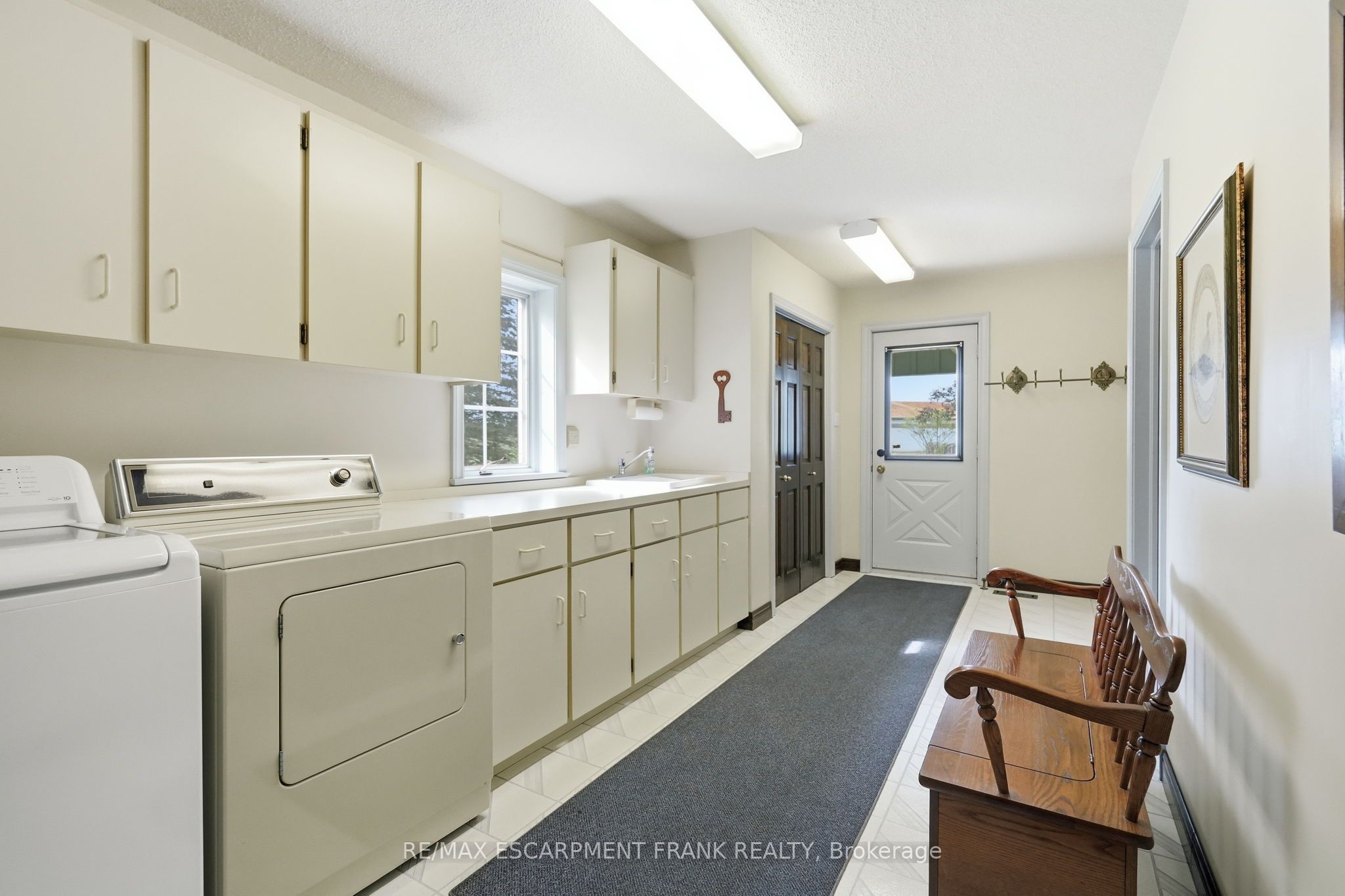 1046 Book Road W Property Photo 18
