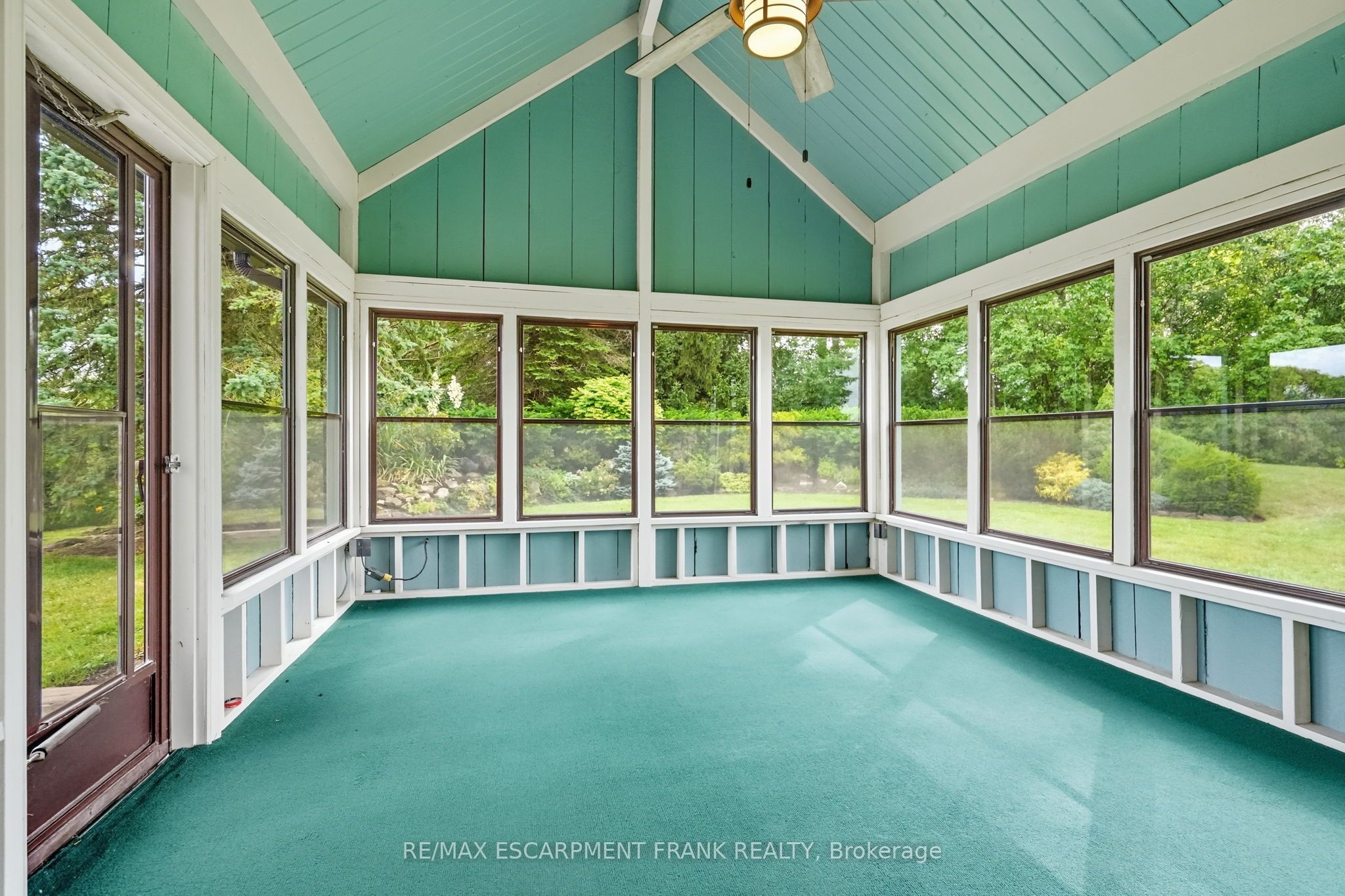 1046 Book Road W Property Photo 21