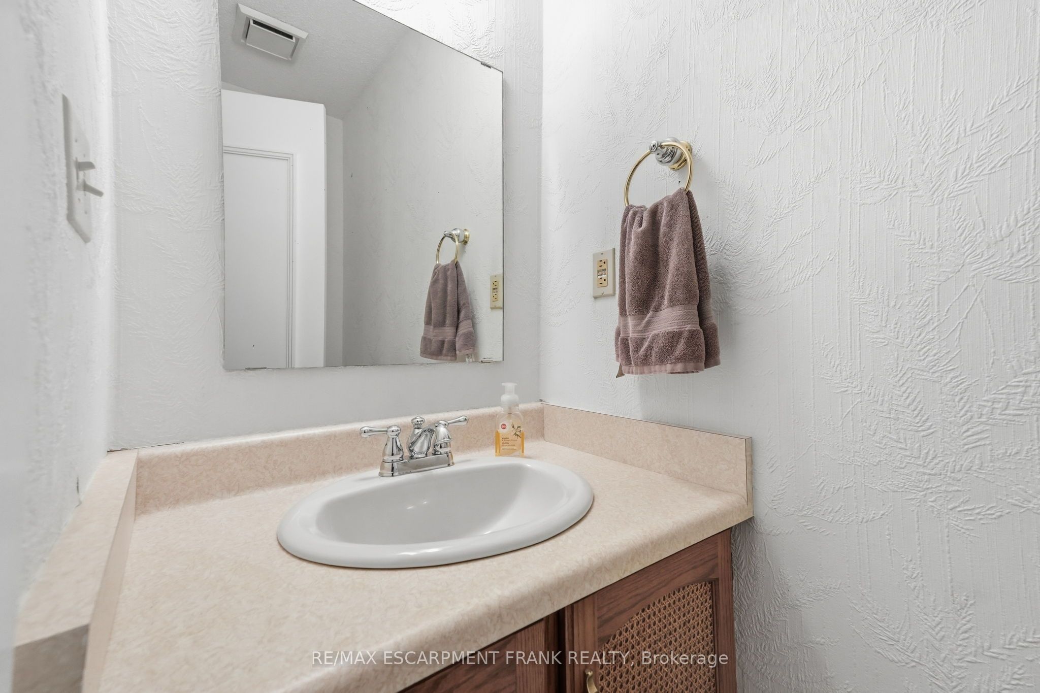 1046 Book Road W Property Photo 28
