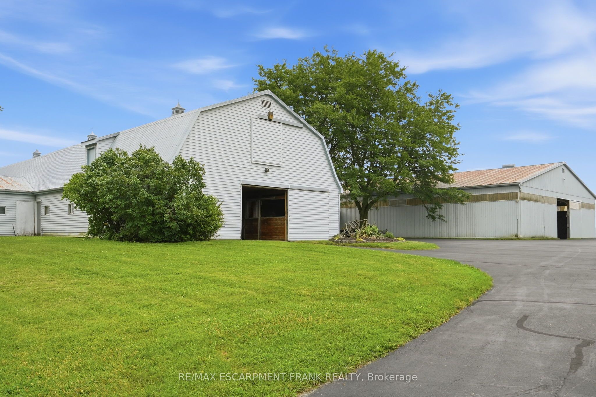 1046 Book Road W Property Photo 38