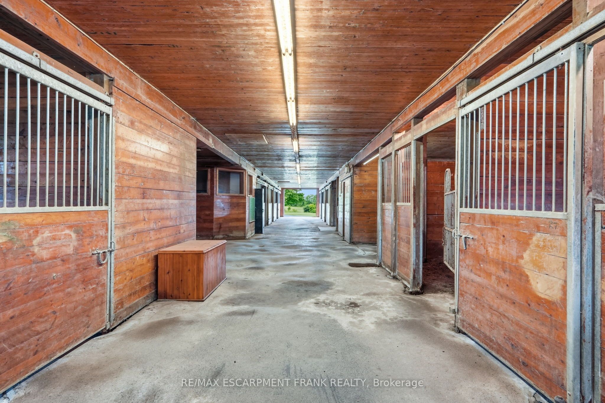 1046 Book Road W Property Photo 39