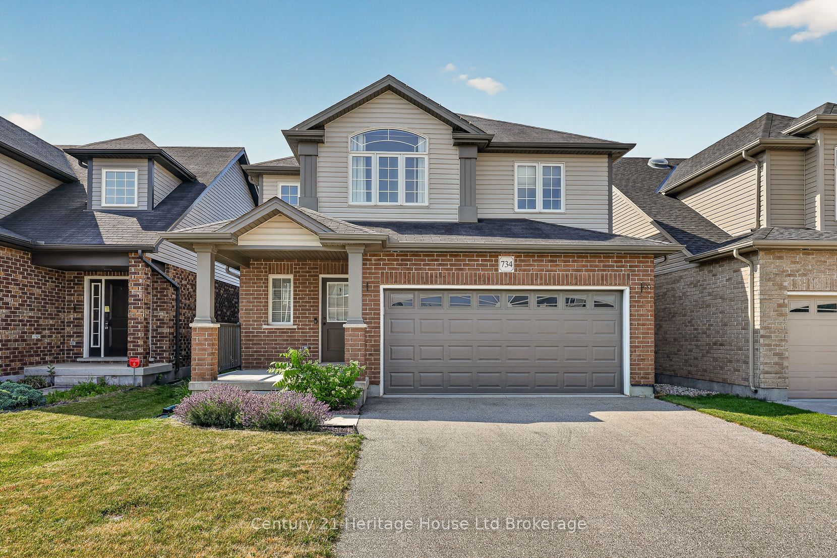 734 Frontenac Crescent Property Photo 2