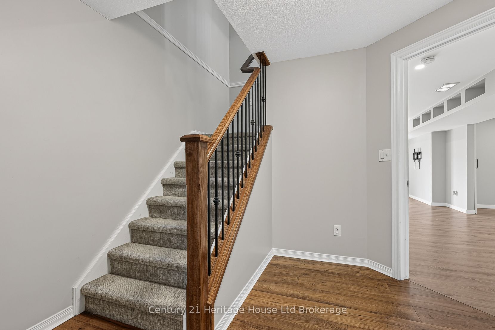 734 Frontenac Crescent Property Photo 6