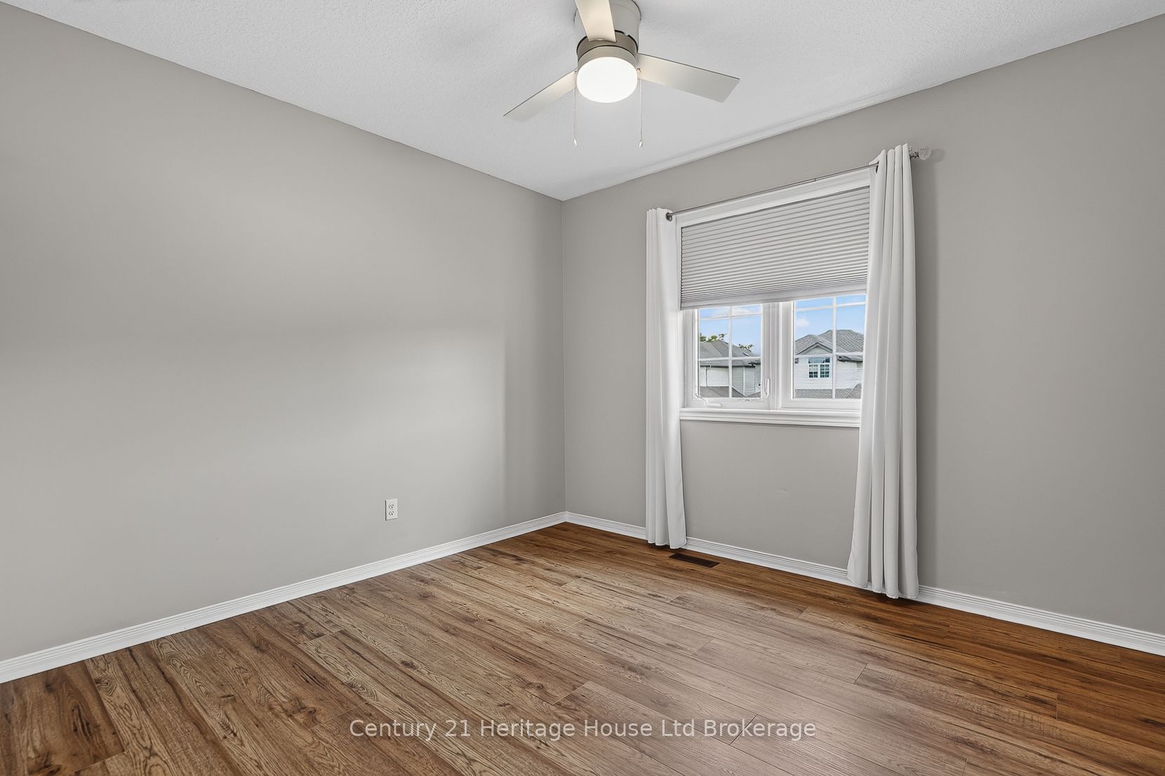734 Frontenac Crescent Property Photo 27