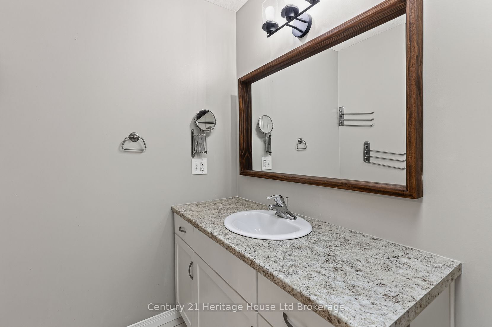 734 Frontenac Crescent Property Photo 28
