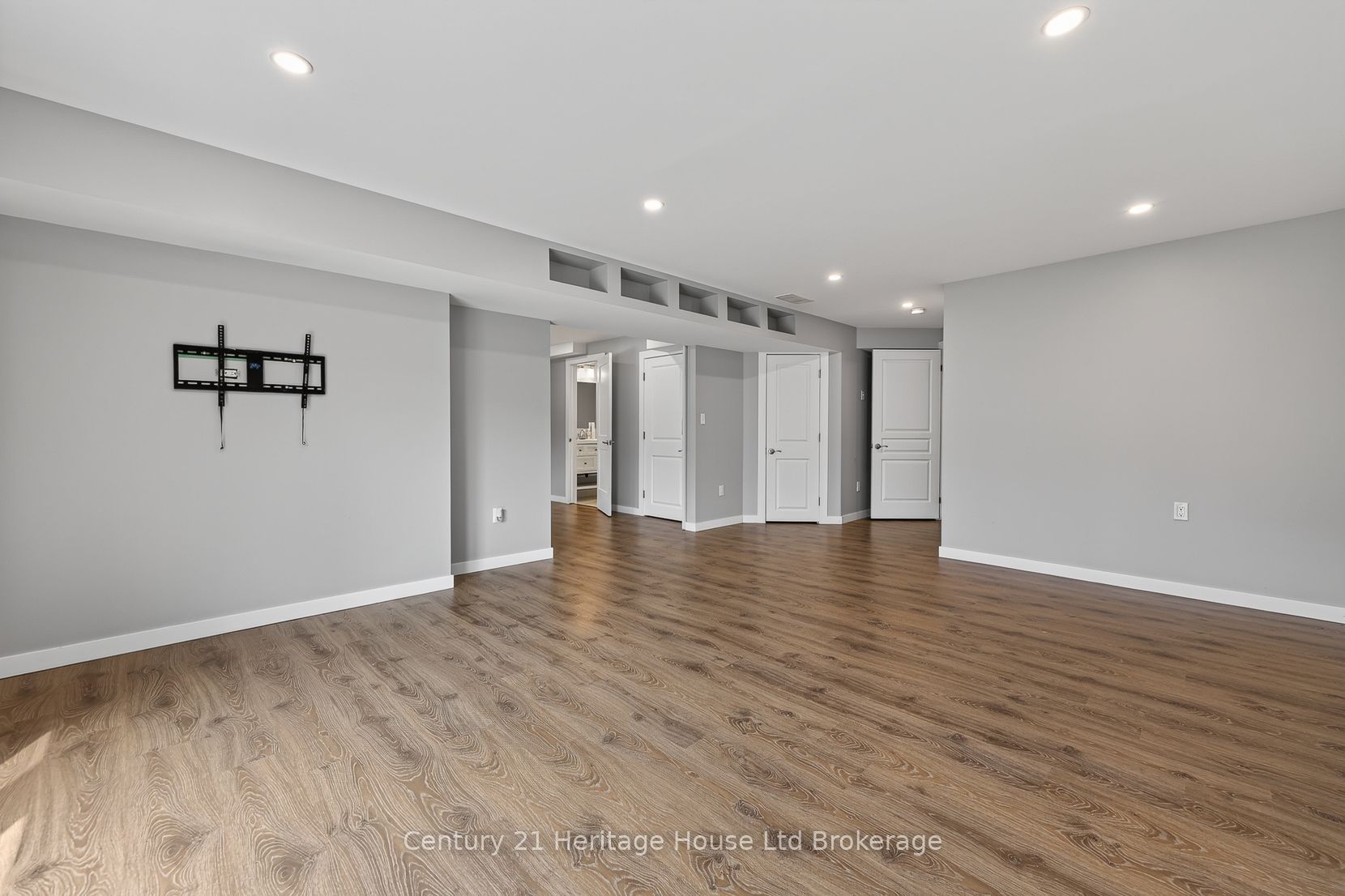 734 Frontenac Crescent Property Photo 30