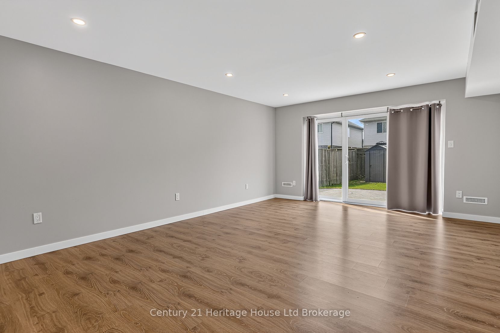 734 Frontenac Crescent Property Photo 36