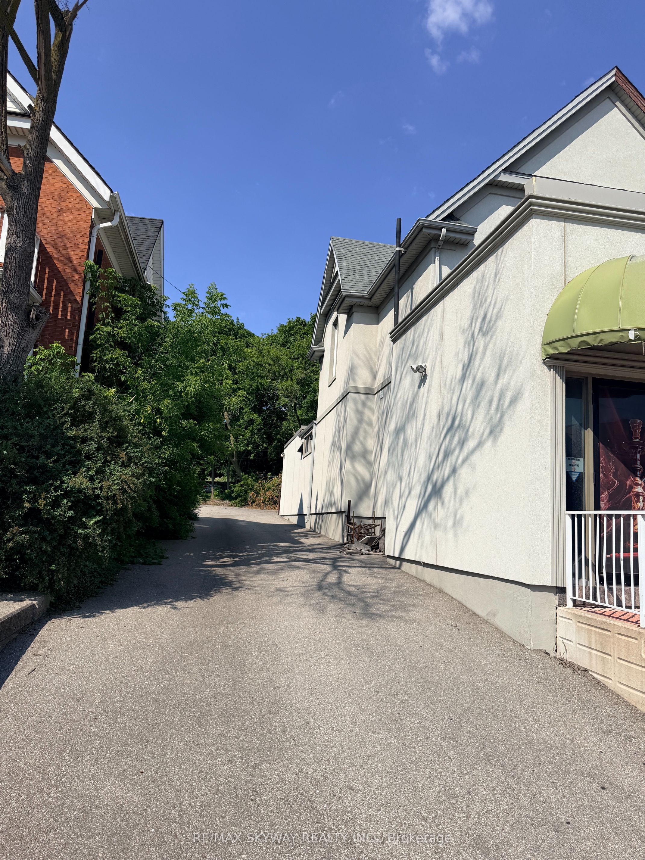 612 King Street E Property Photo 4