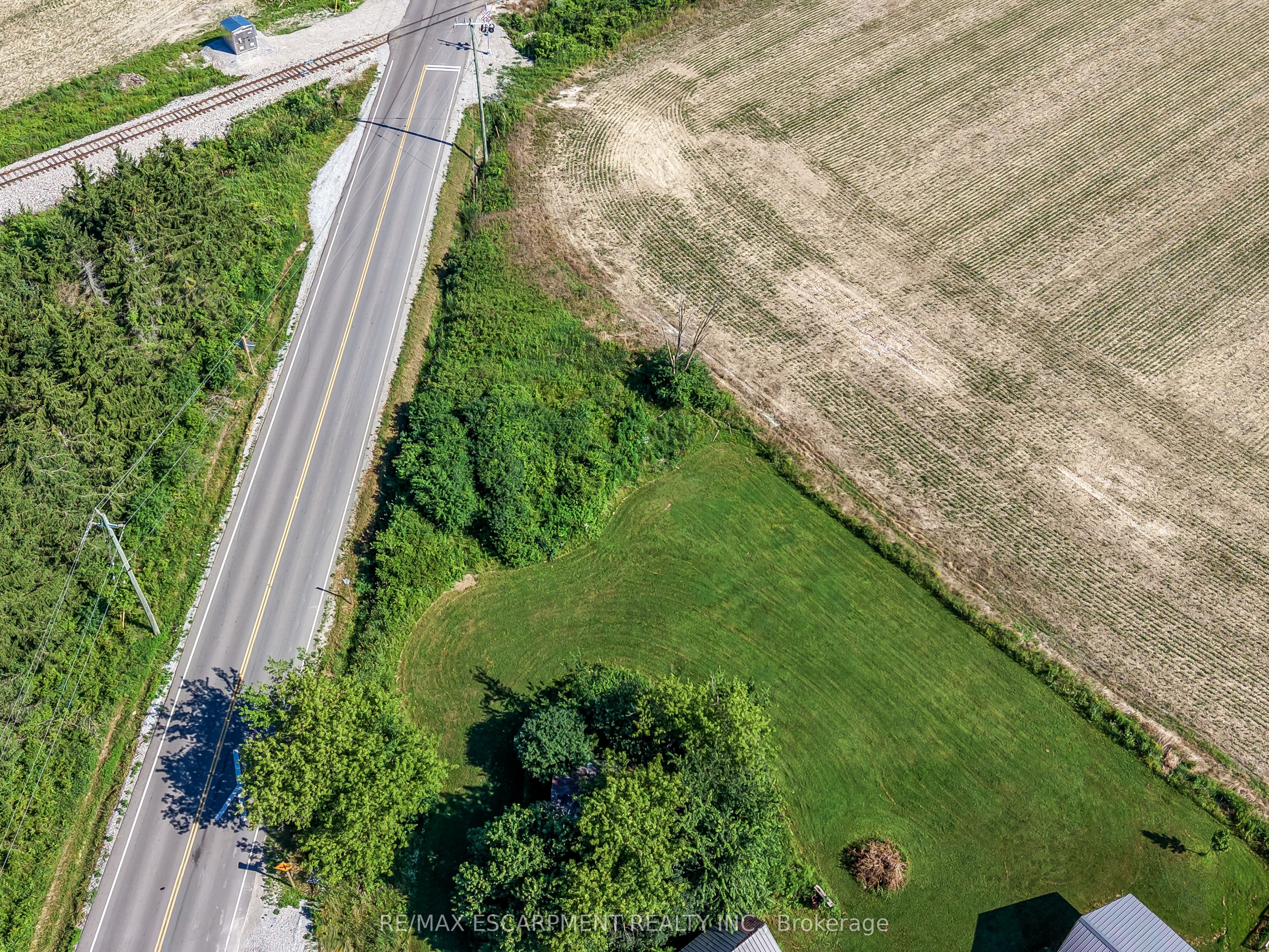 3819 Highway 6 Property Photo 2