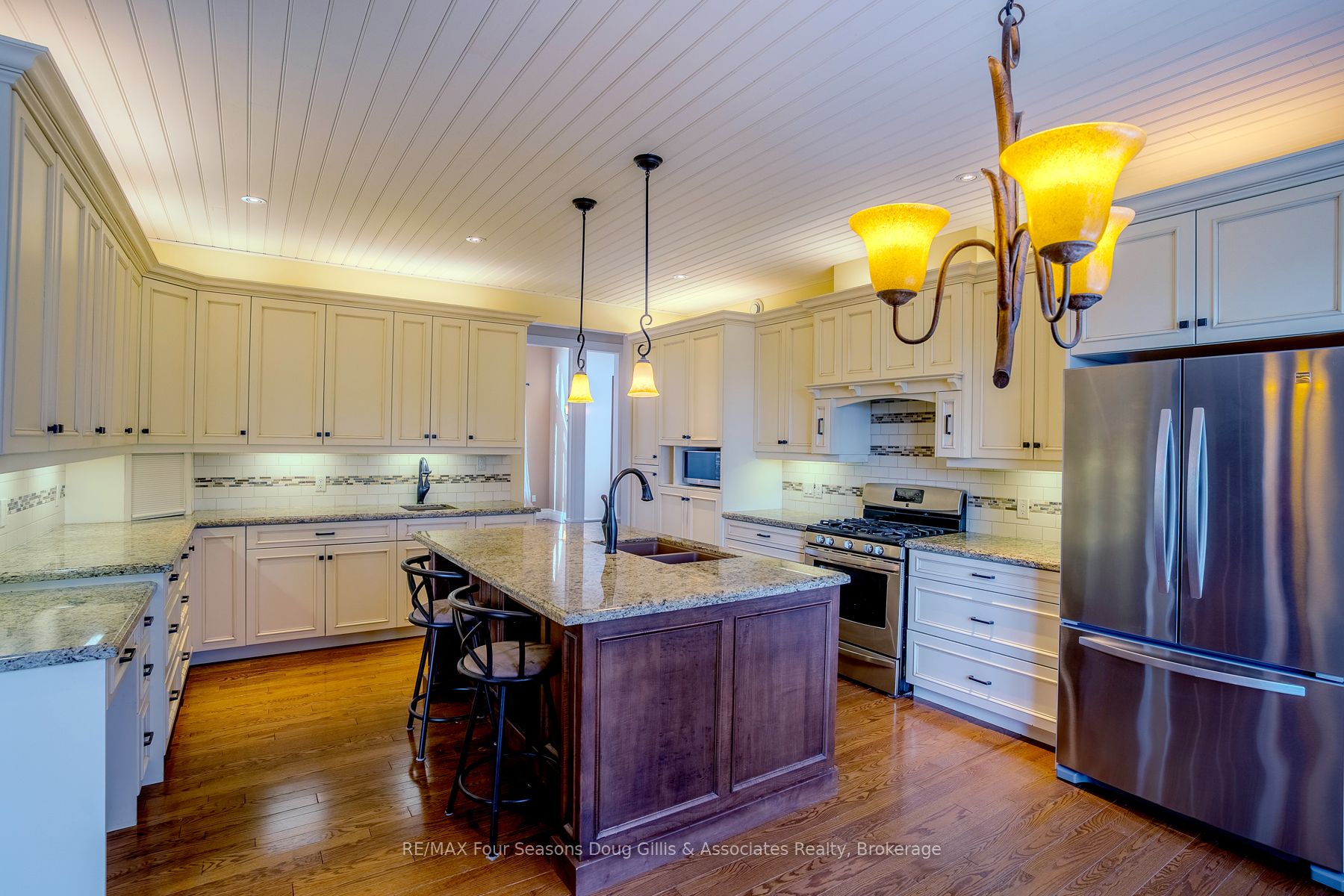 135 Algonquin Drive Property Photo 3