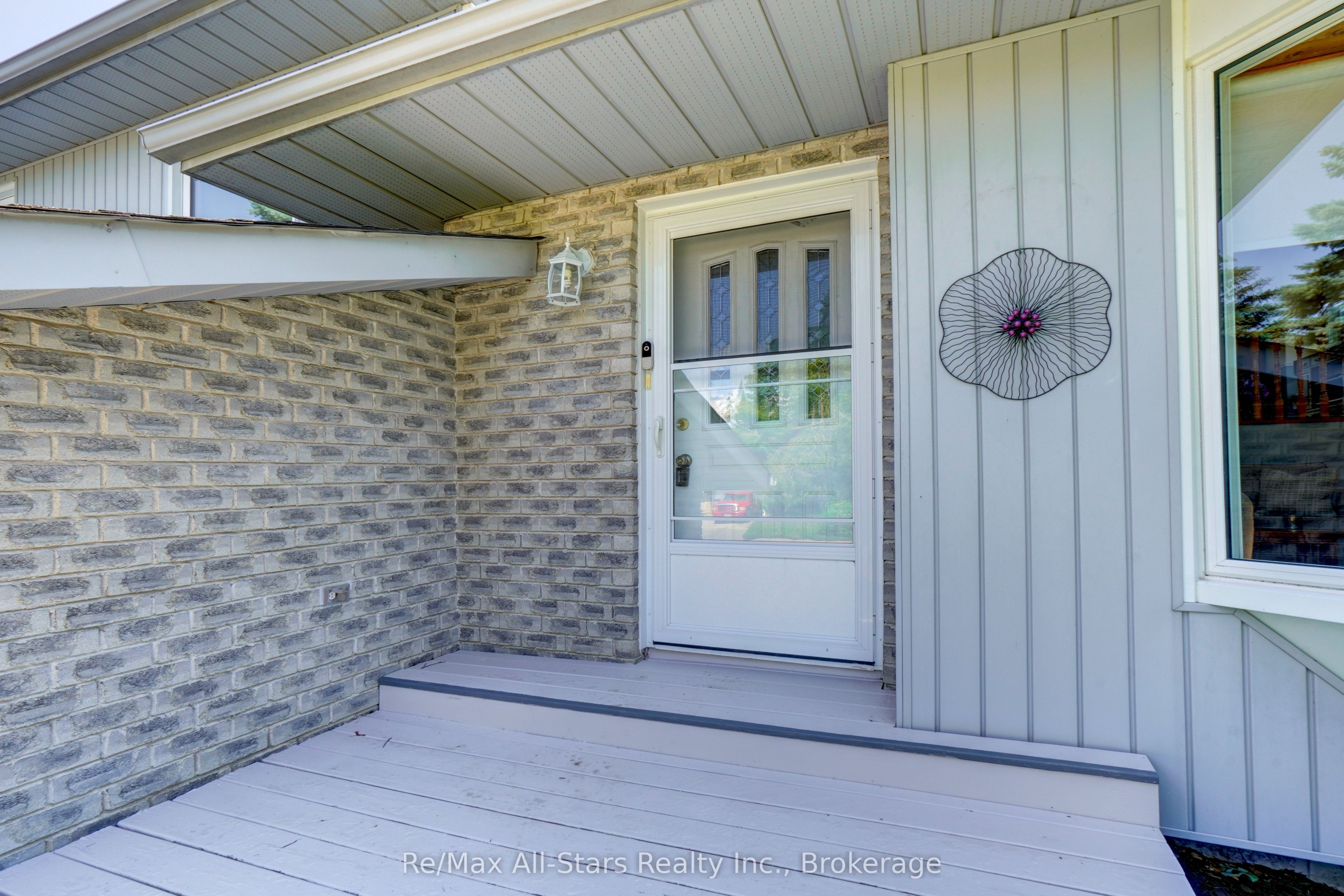 16 Cedartree Lane Property Photo 3