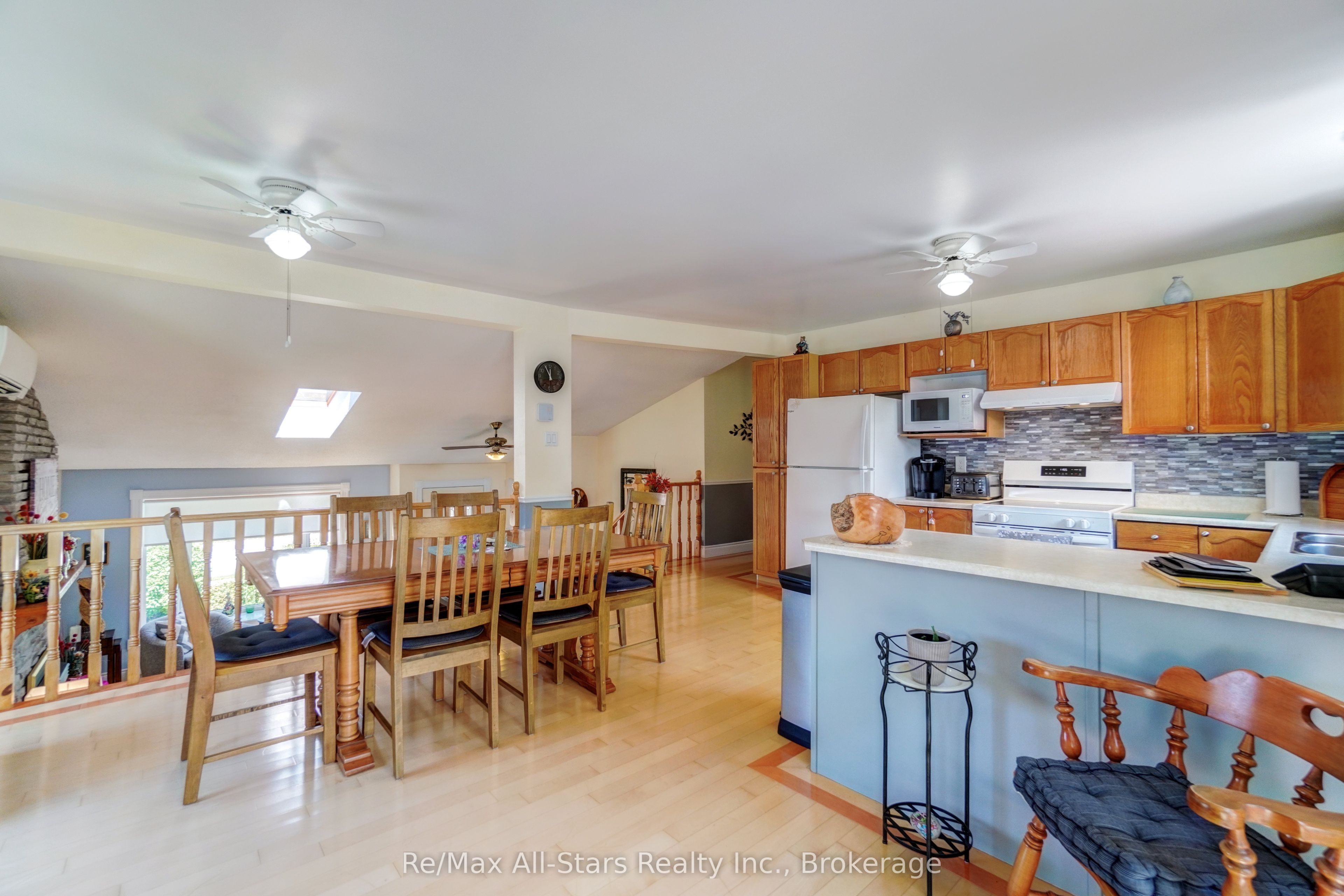 16 Cedartree Lane Property Photo 10