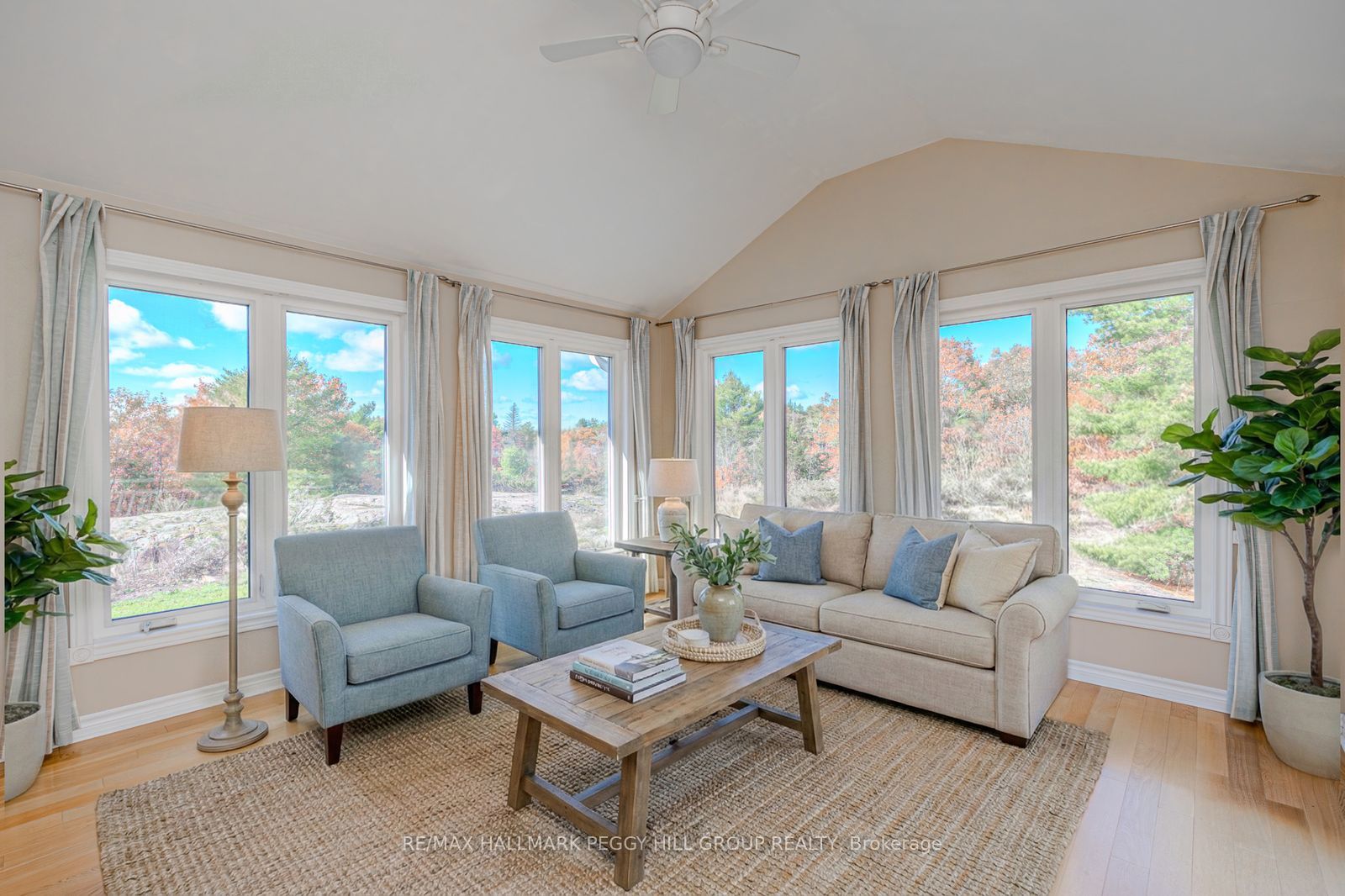 1564 Honey Harbour Road Property Photo 7
