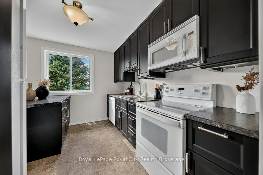 18 Springdale Boulevard Property Photo 16