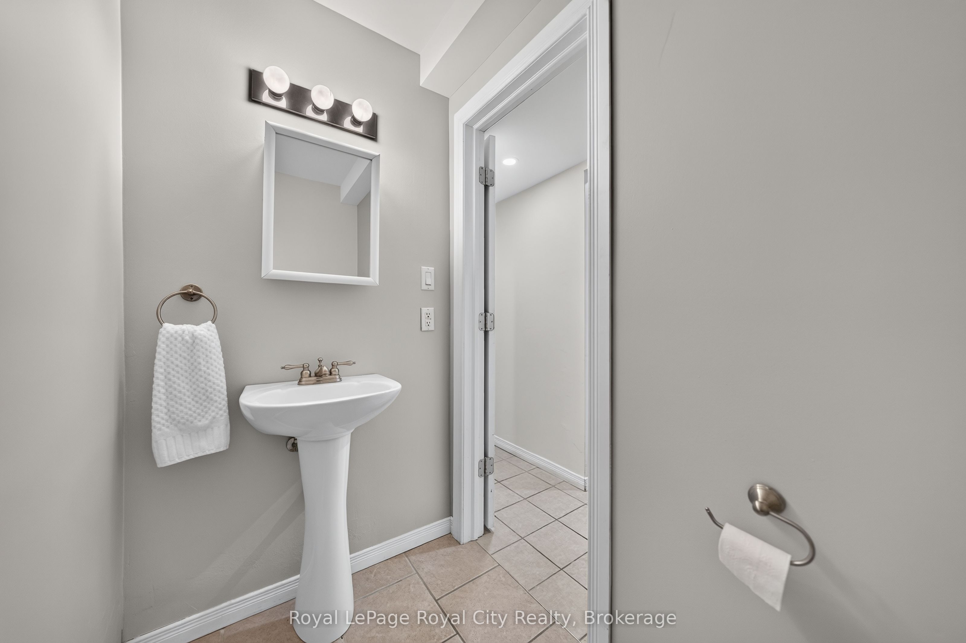 18 Springdale Boulevard Property Photo 36