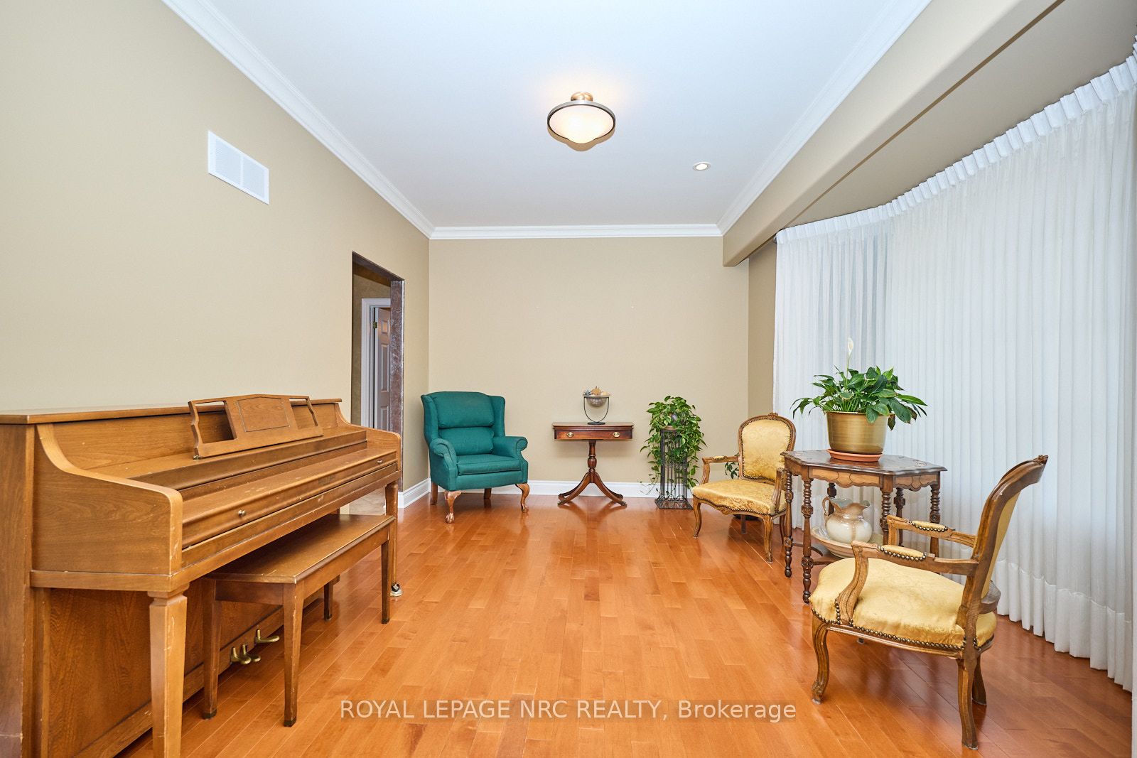 7995 Cathedral Drive Property Photo 6