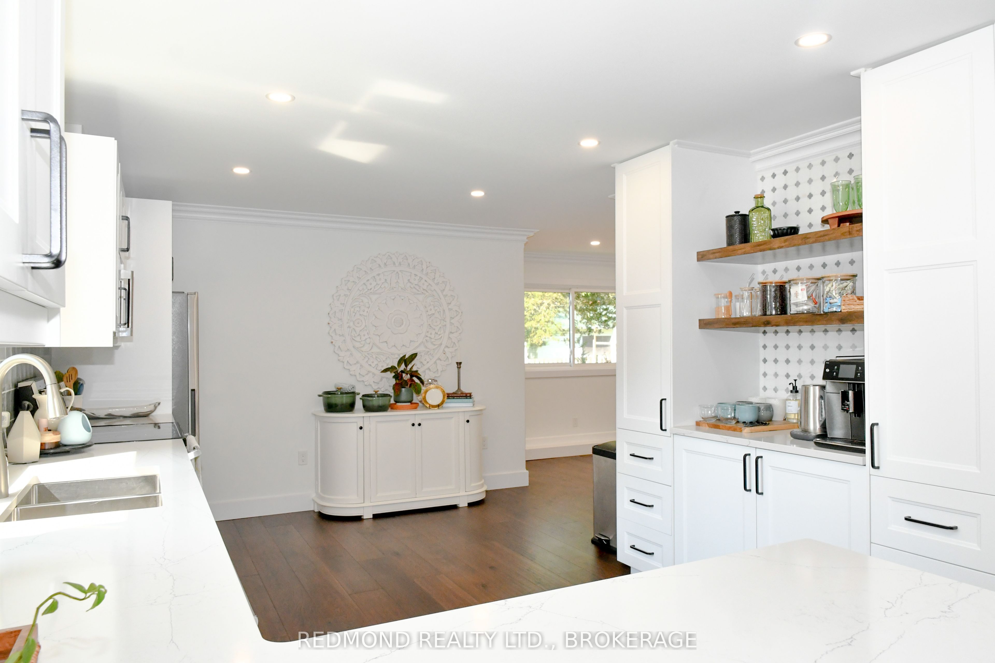 250 Wellington Street Property Photo 10